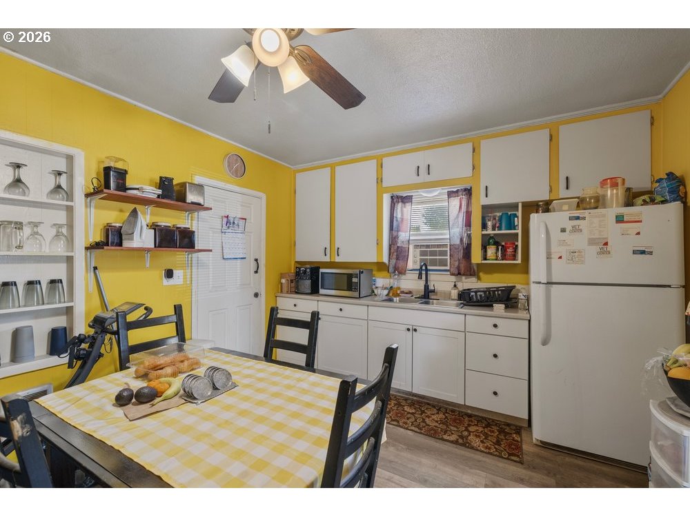 1311 W Mead Ave Property Photo 6