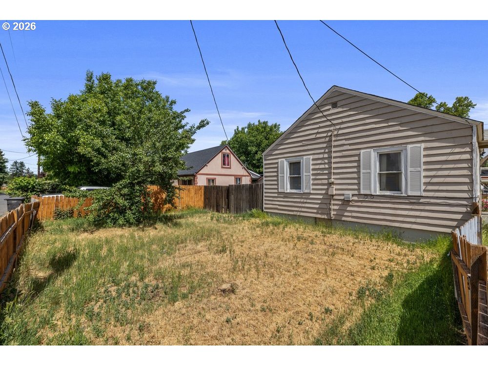 1311 W Mead Ave Property Photo 16
