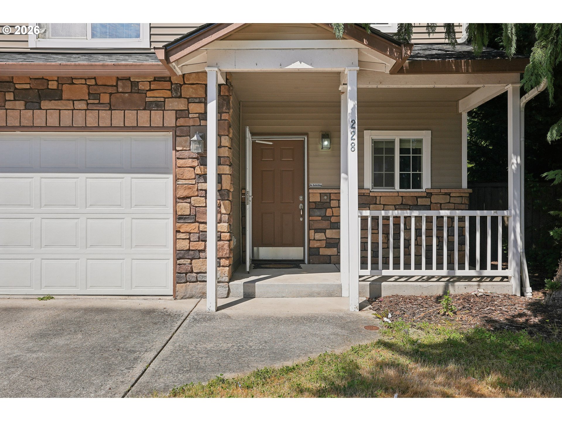 228 E 17th Pl Property Photo 5