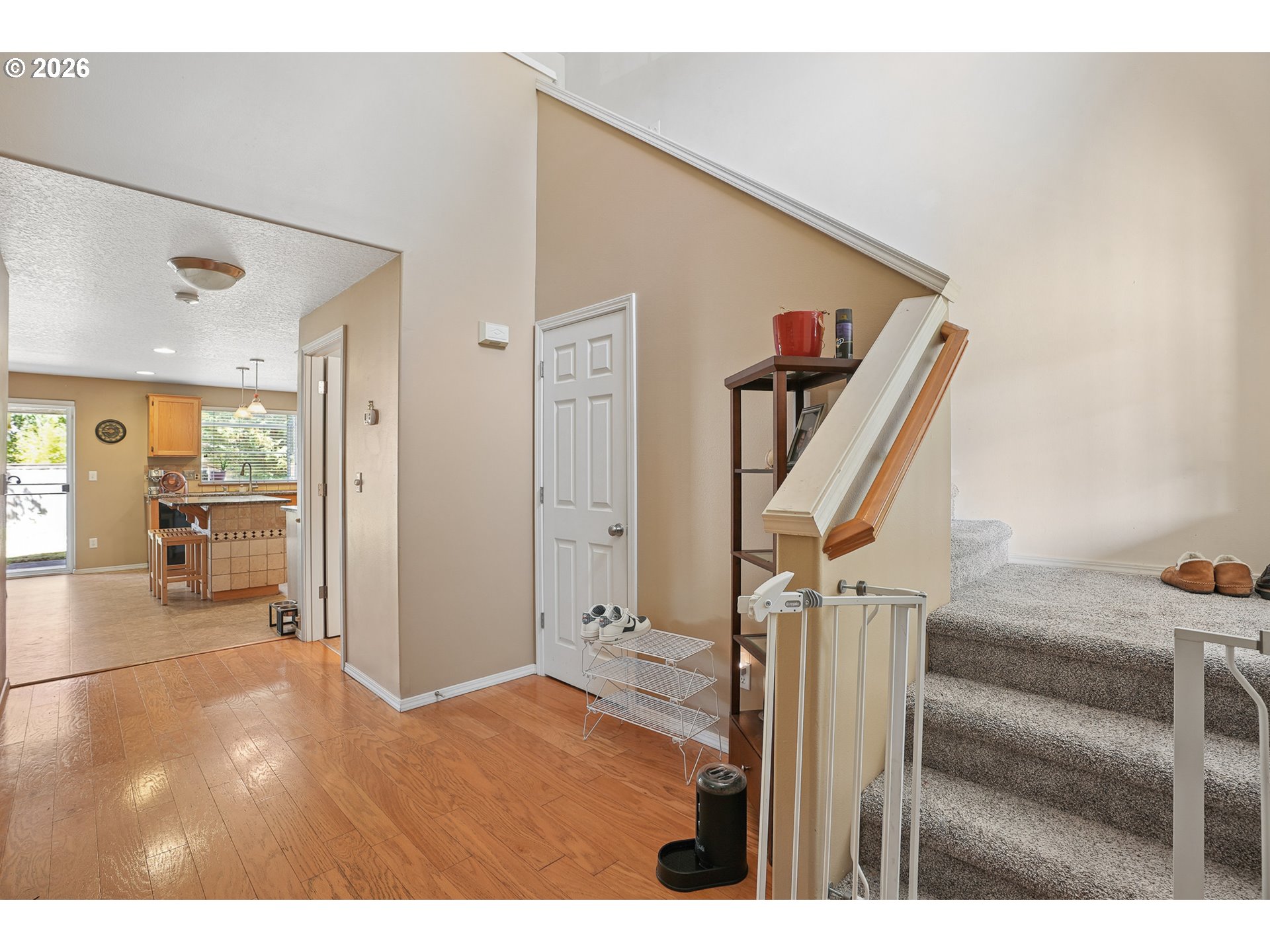 228 E 17th Pl Property Photo 6