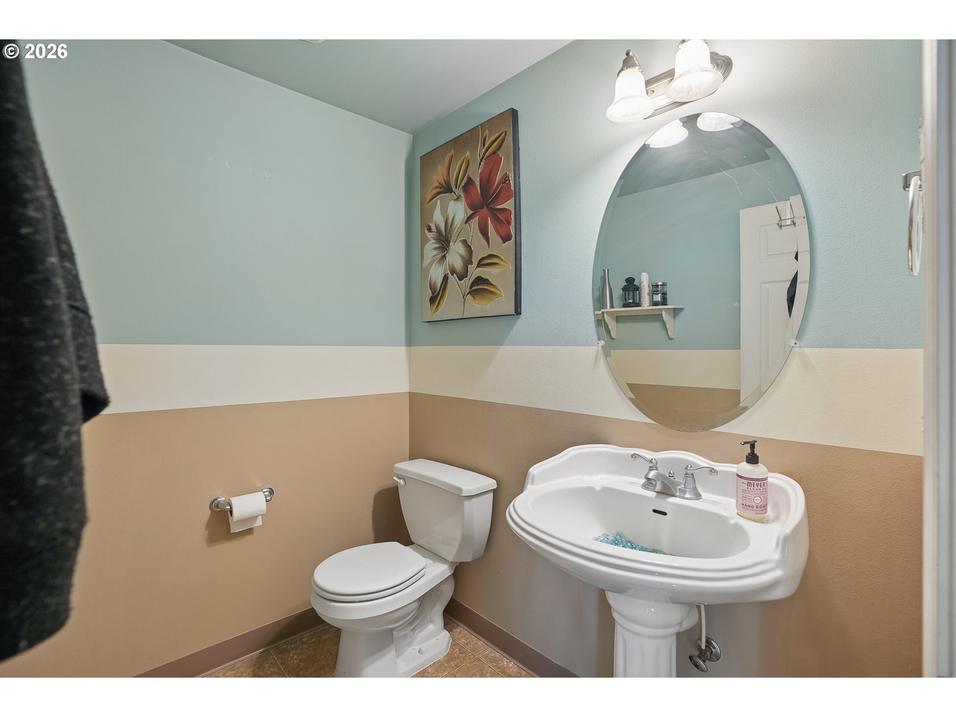 228 E 17th Pl Property Photo 8