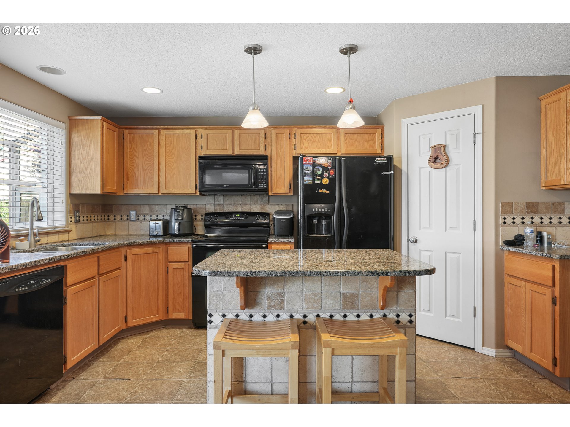 228 E 17th Pl Property Photo 12