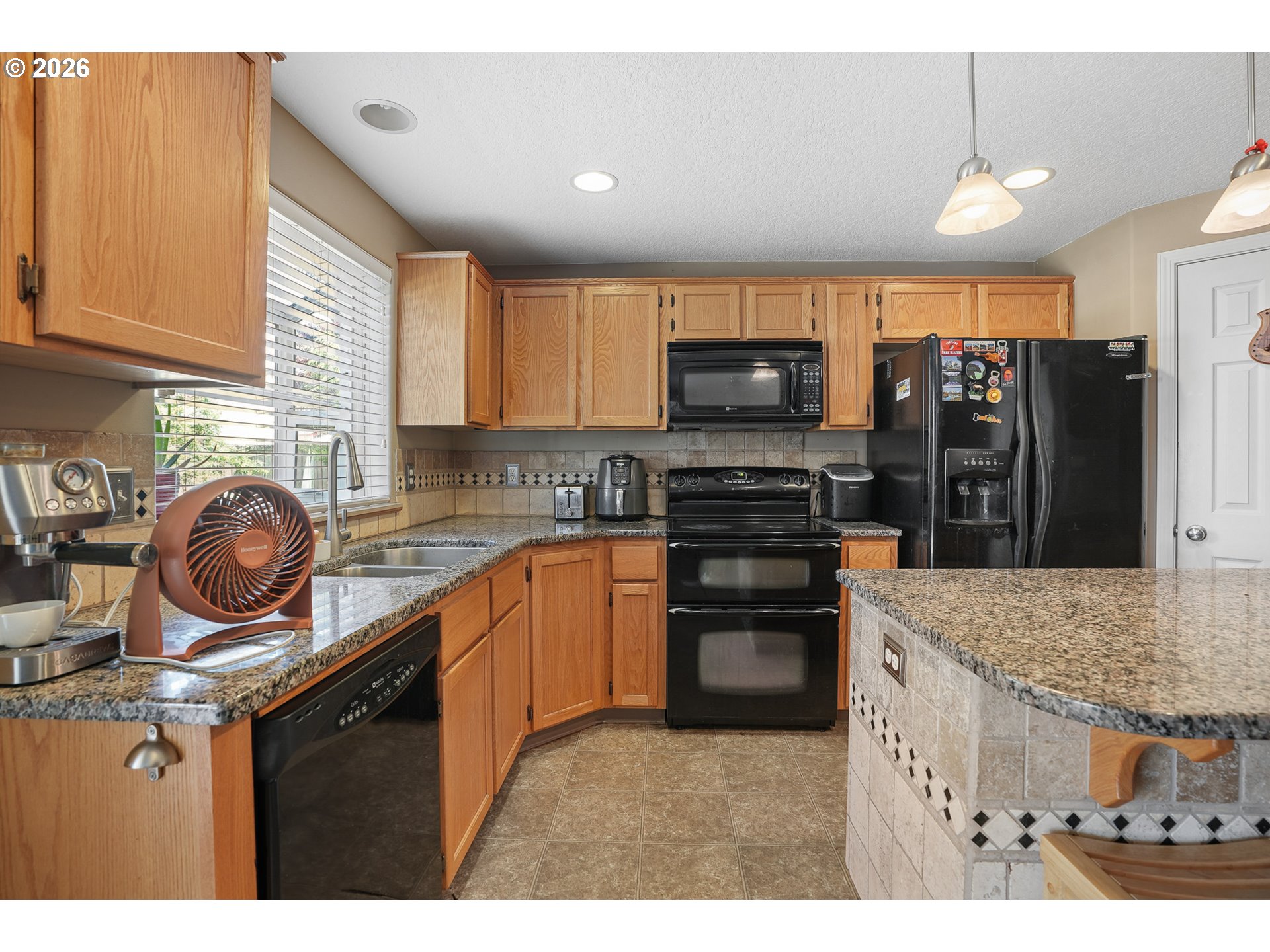228 E 17th Pl Property Photo 13