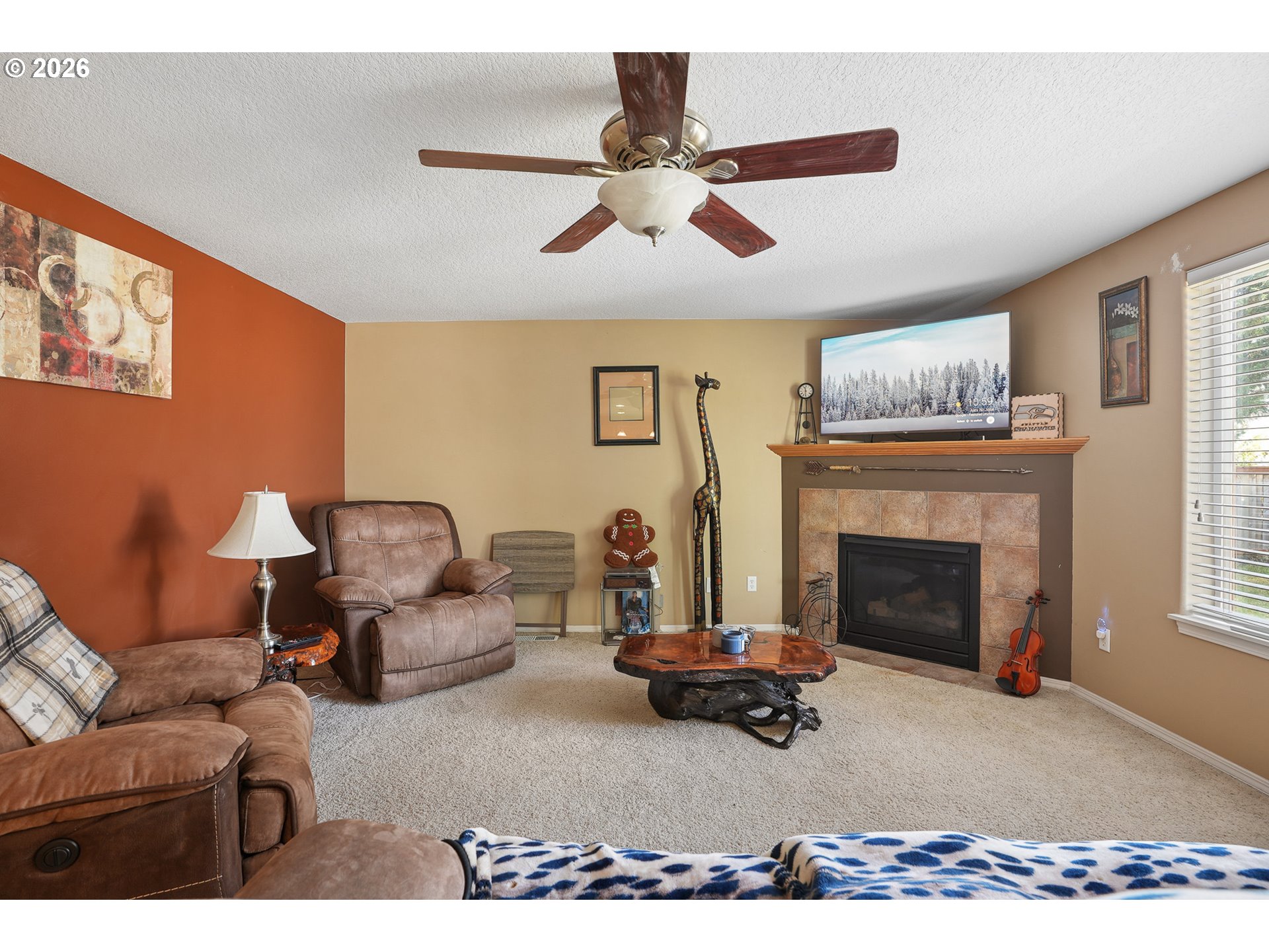 228 E 17th Pl Property Photo 18