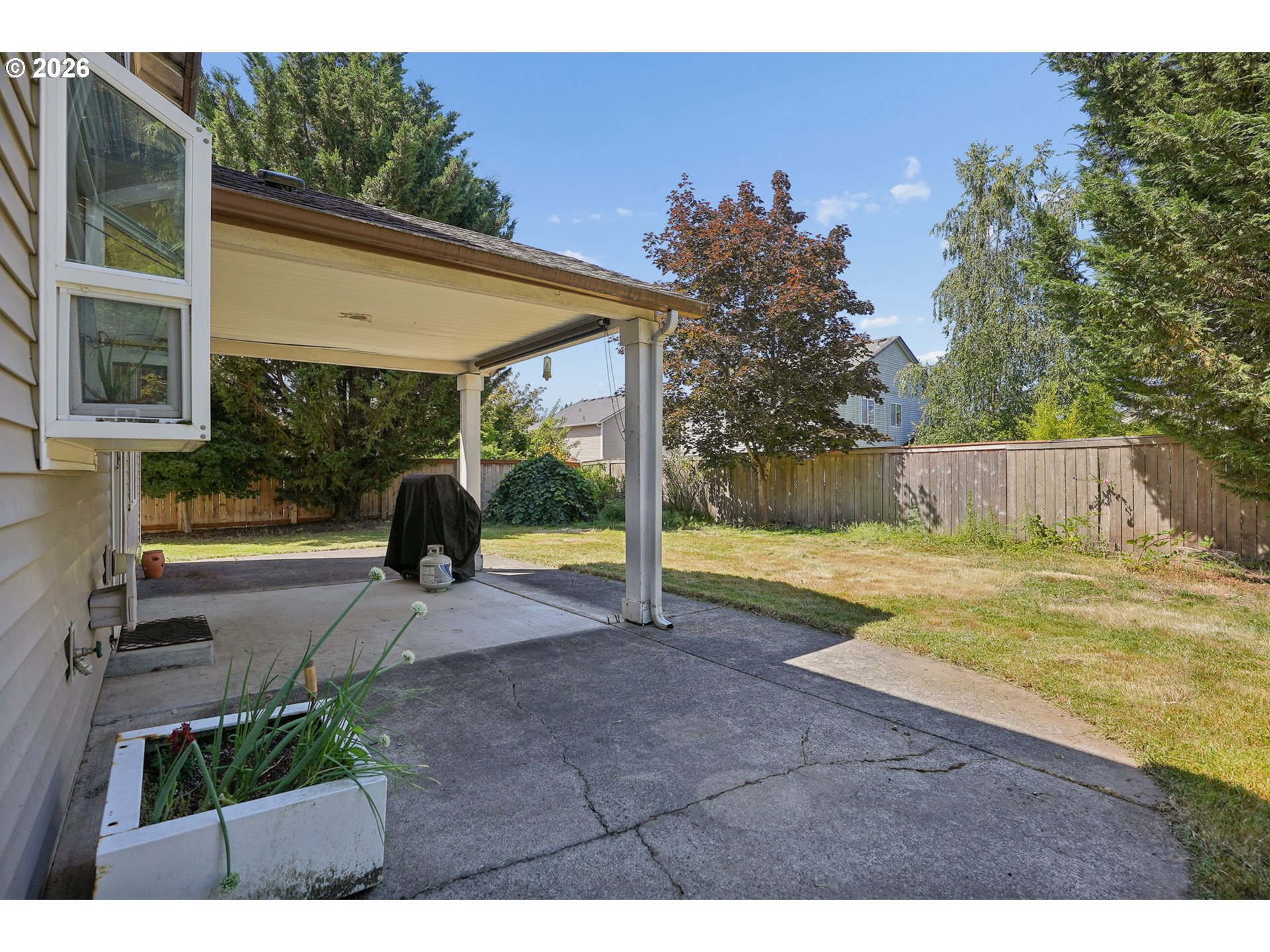 228 E 17th Pl Property Photo 30