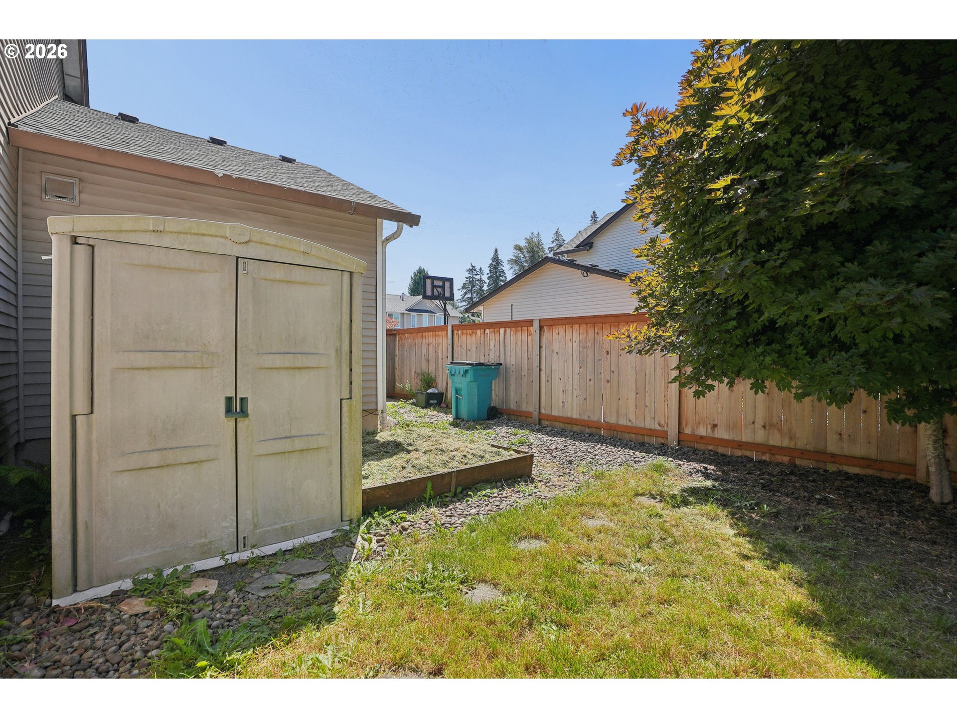 228 E 17th Pl Property Photo 32