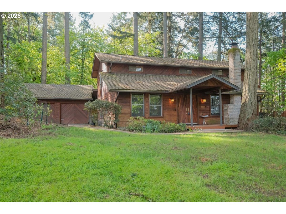 1330 Ne Linnwood Dr Property Photo 1