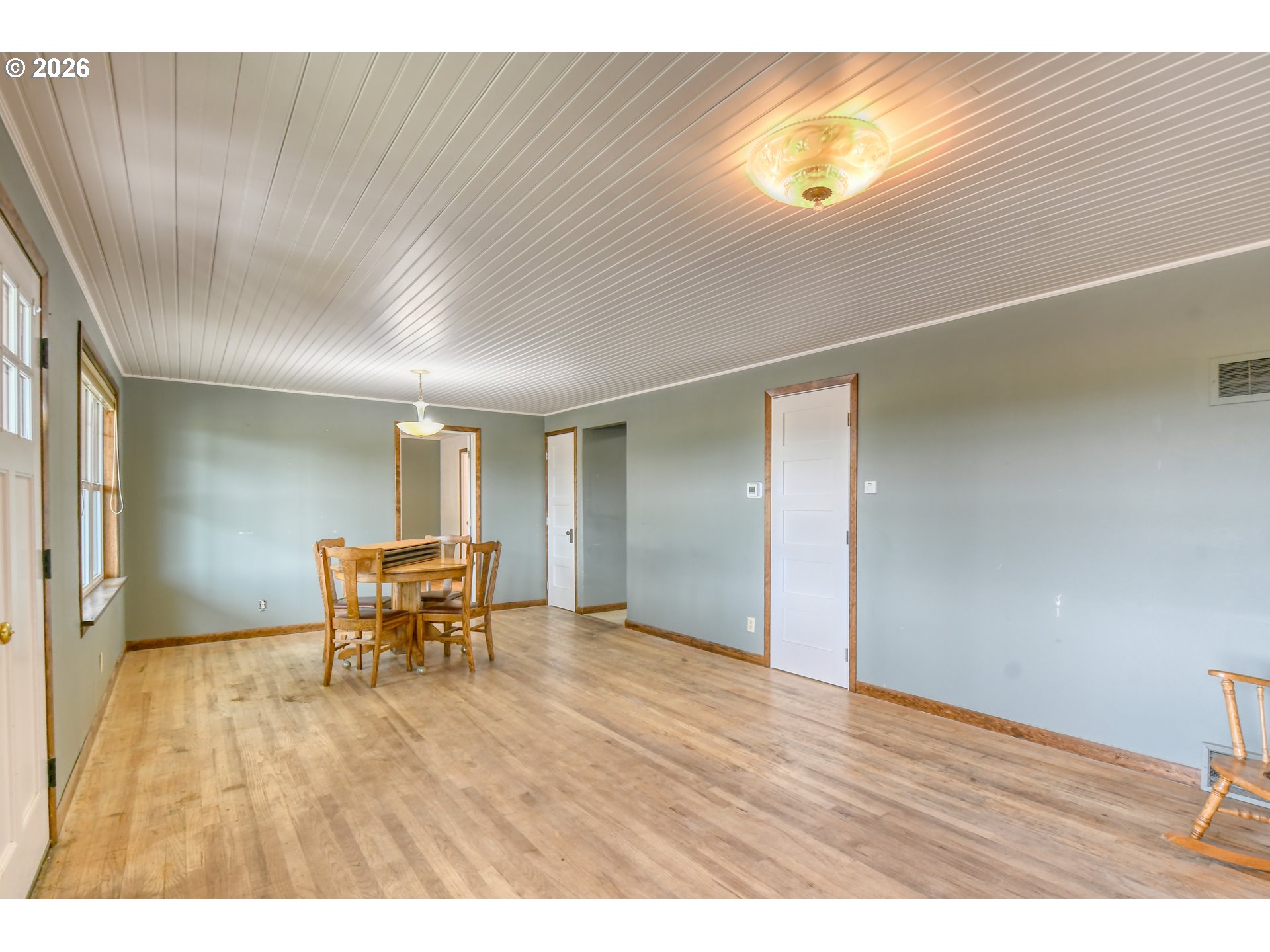 644 6th St Property Photo 8