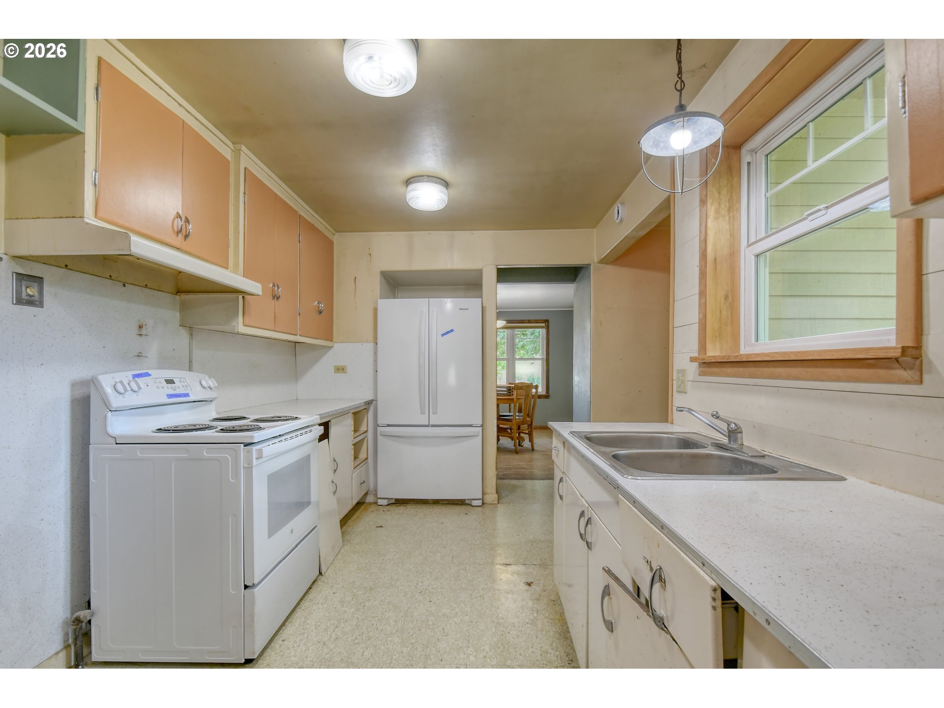 644 6th St Property Photo 10