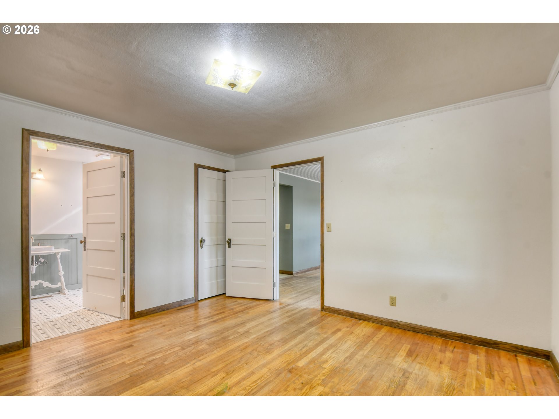 644 6th St Property Photo 13