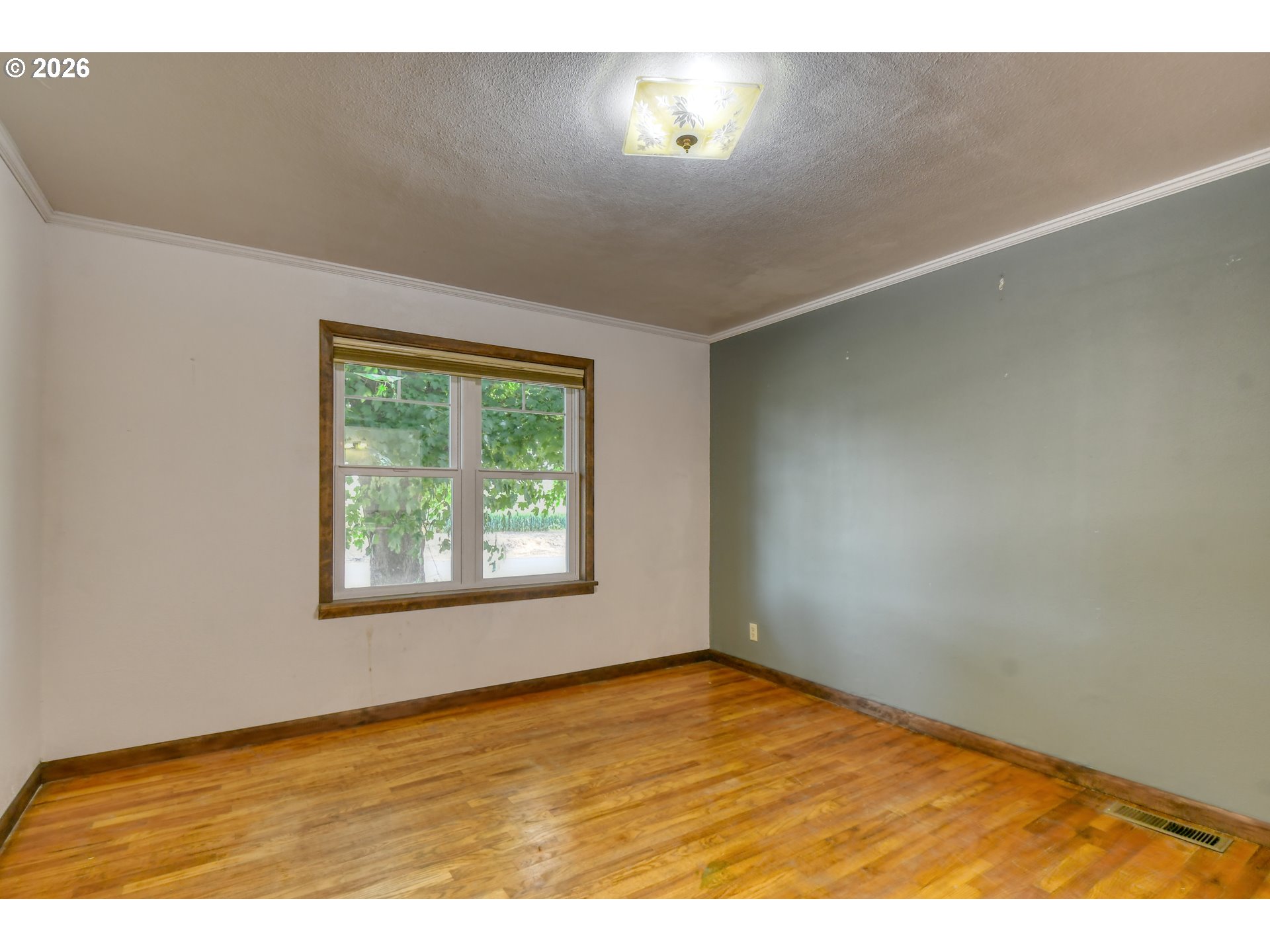 644 6th St Property Photo 15