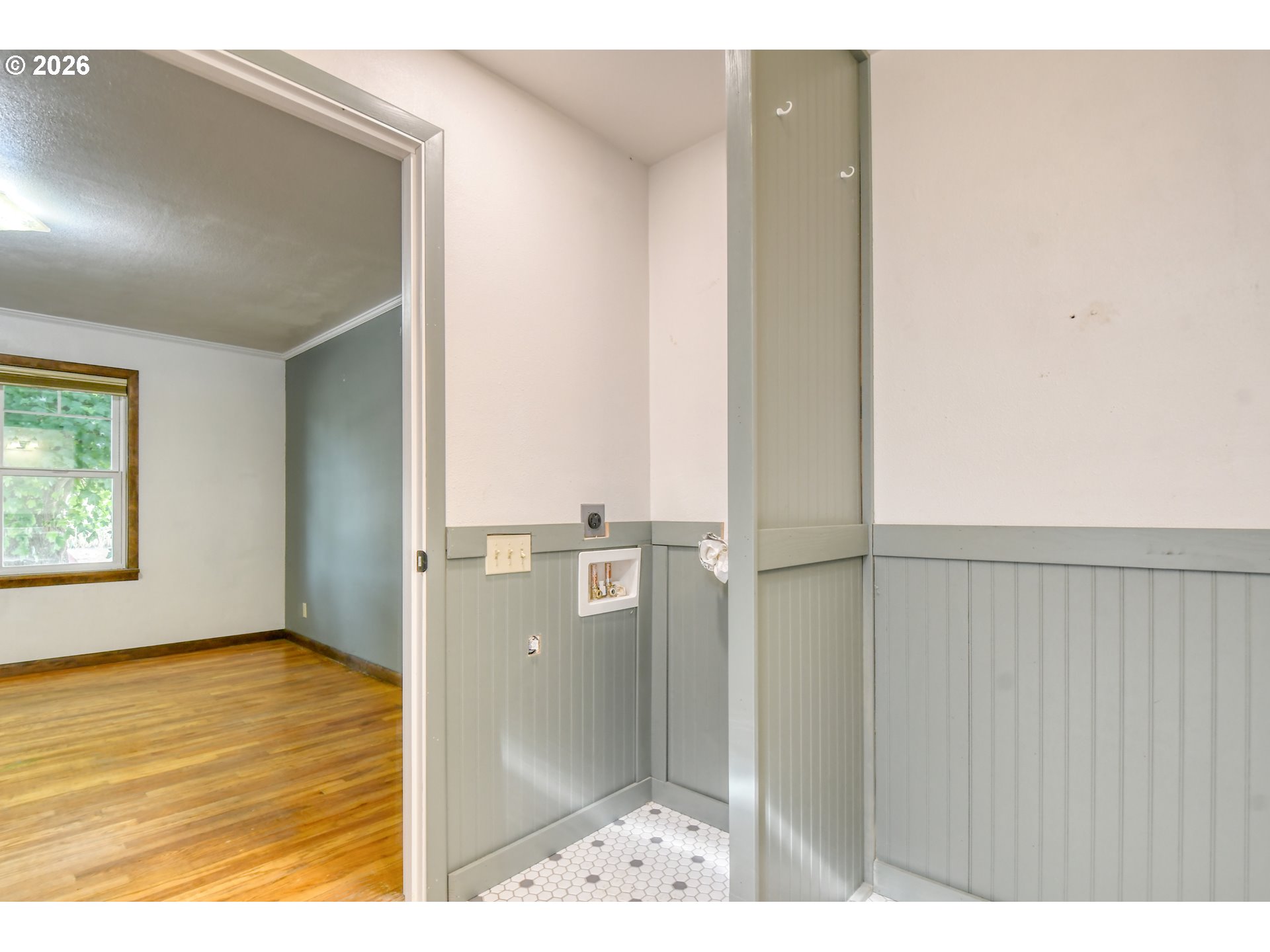 644 6th St Property Photo 16