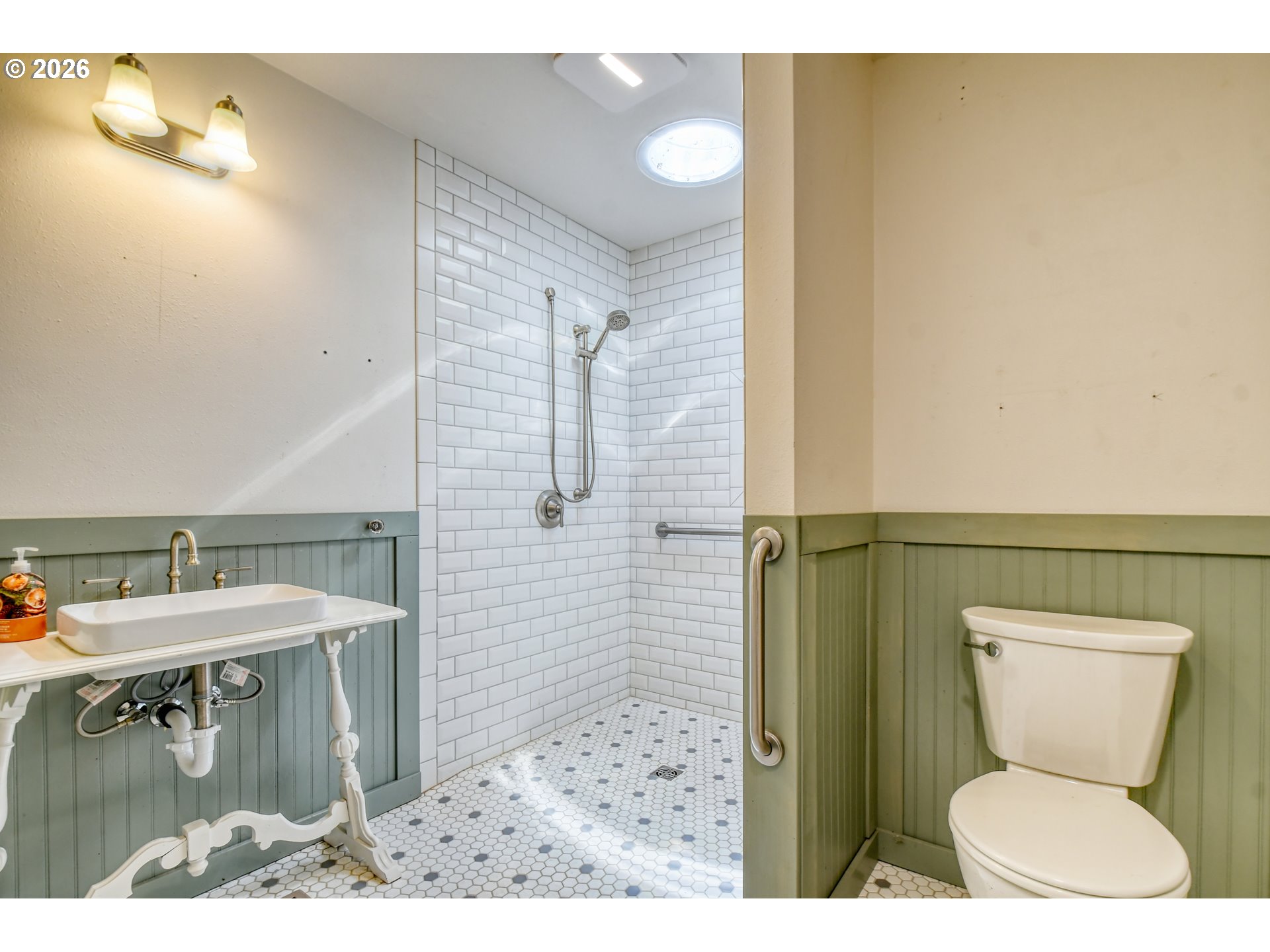 644 6th St Property Photo 18