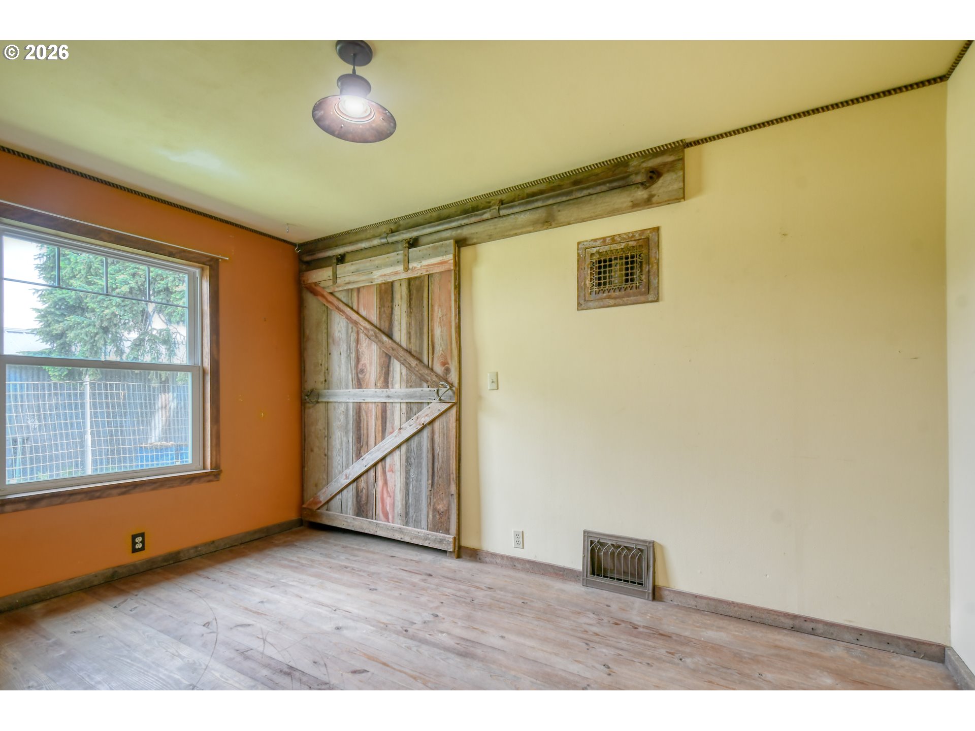 644 6th St Property Photo 19