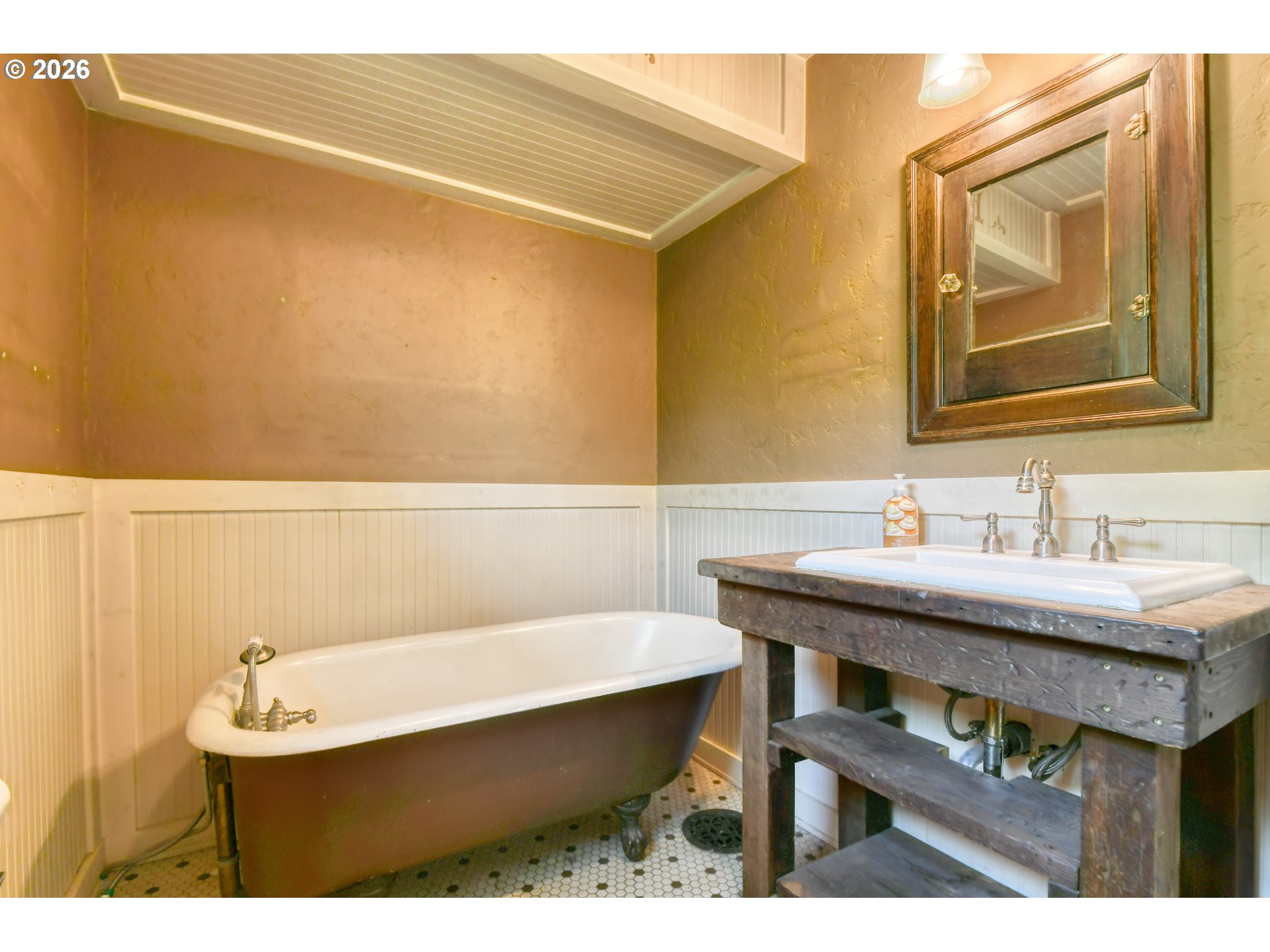 644 6th St Property Photo 22