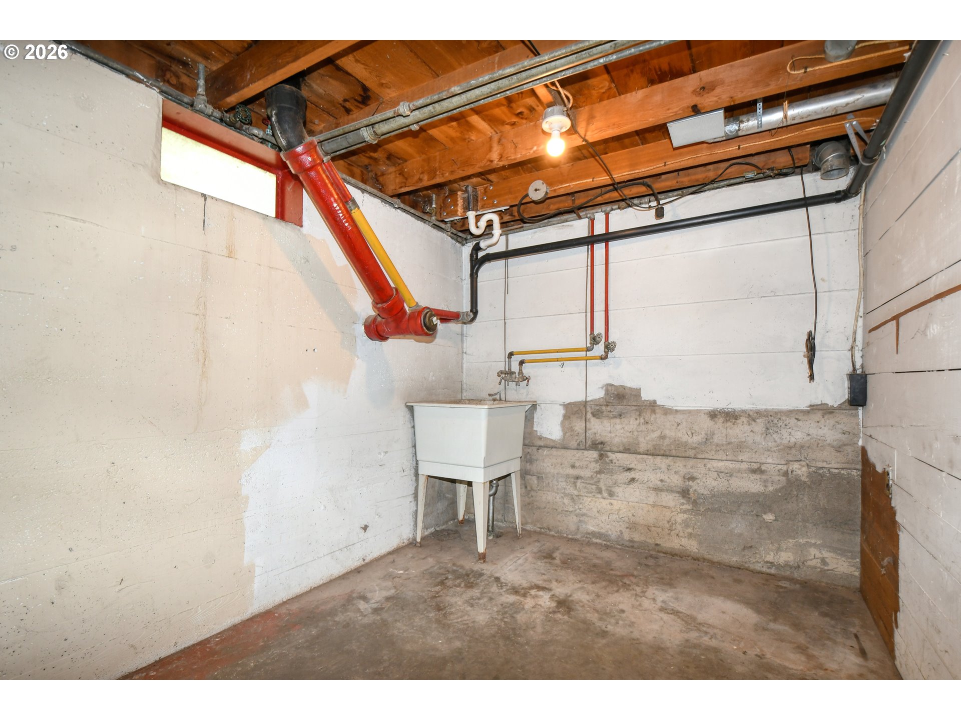 644 6th St Property Photo 26