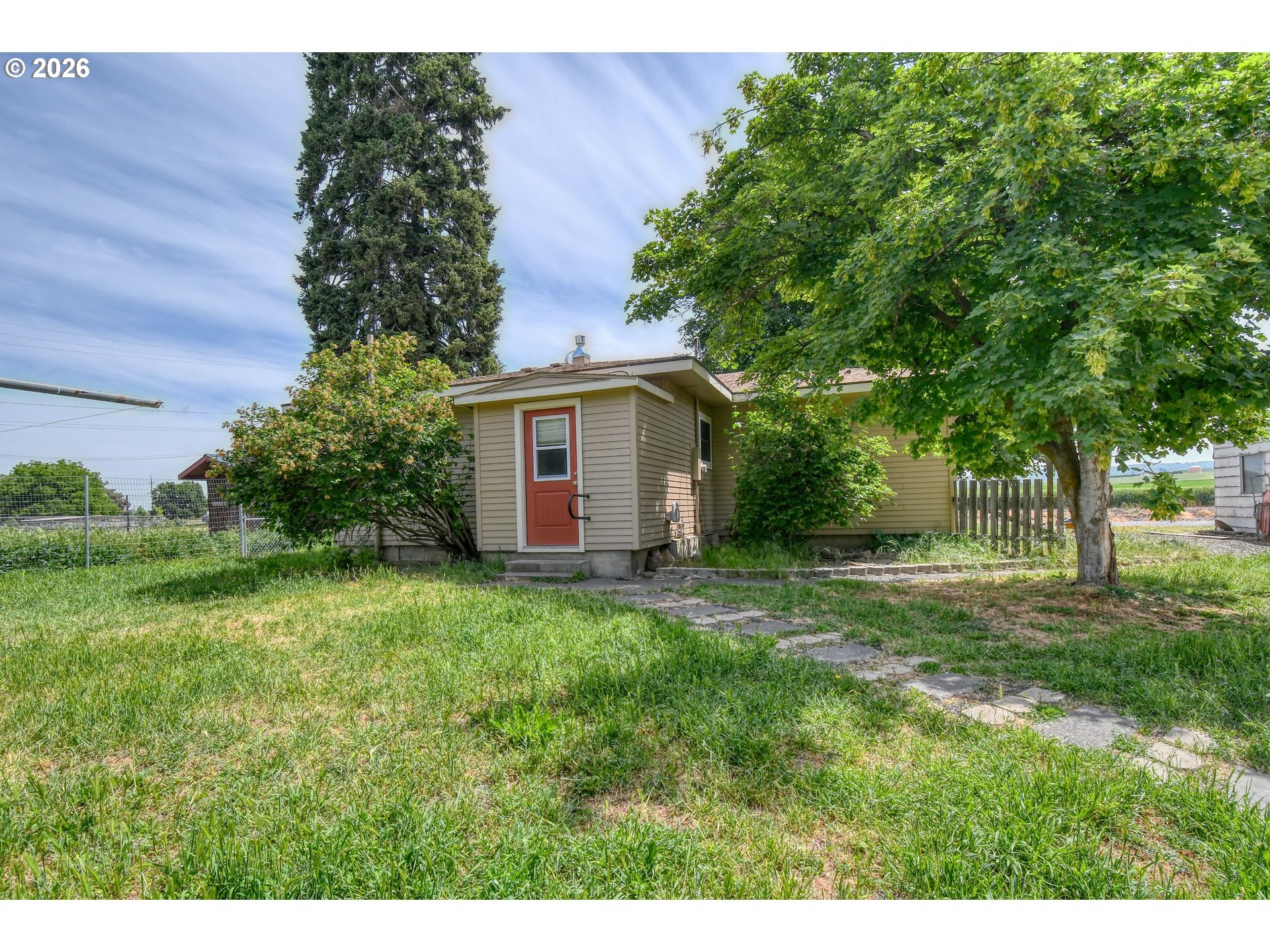 644 6th St Property Photo 31