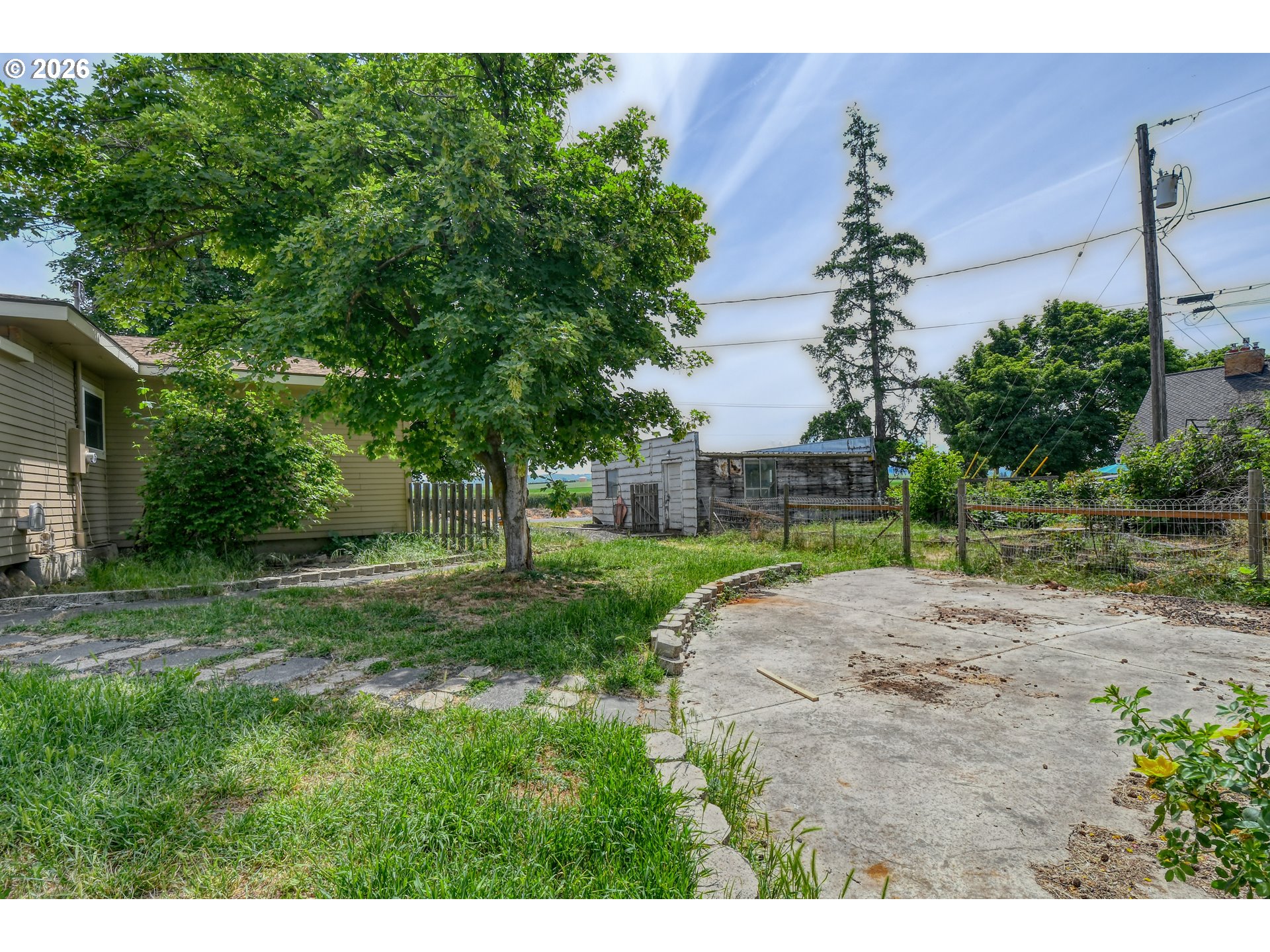 644 6th St Property Photo 32