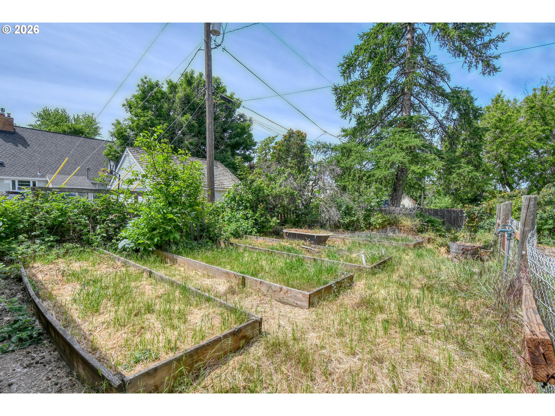 644 6th St Property Photo 33