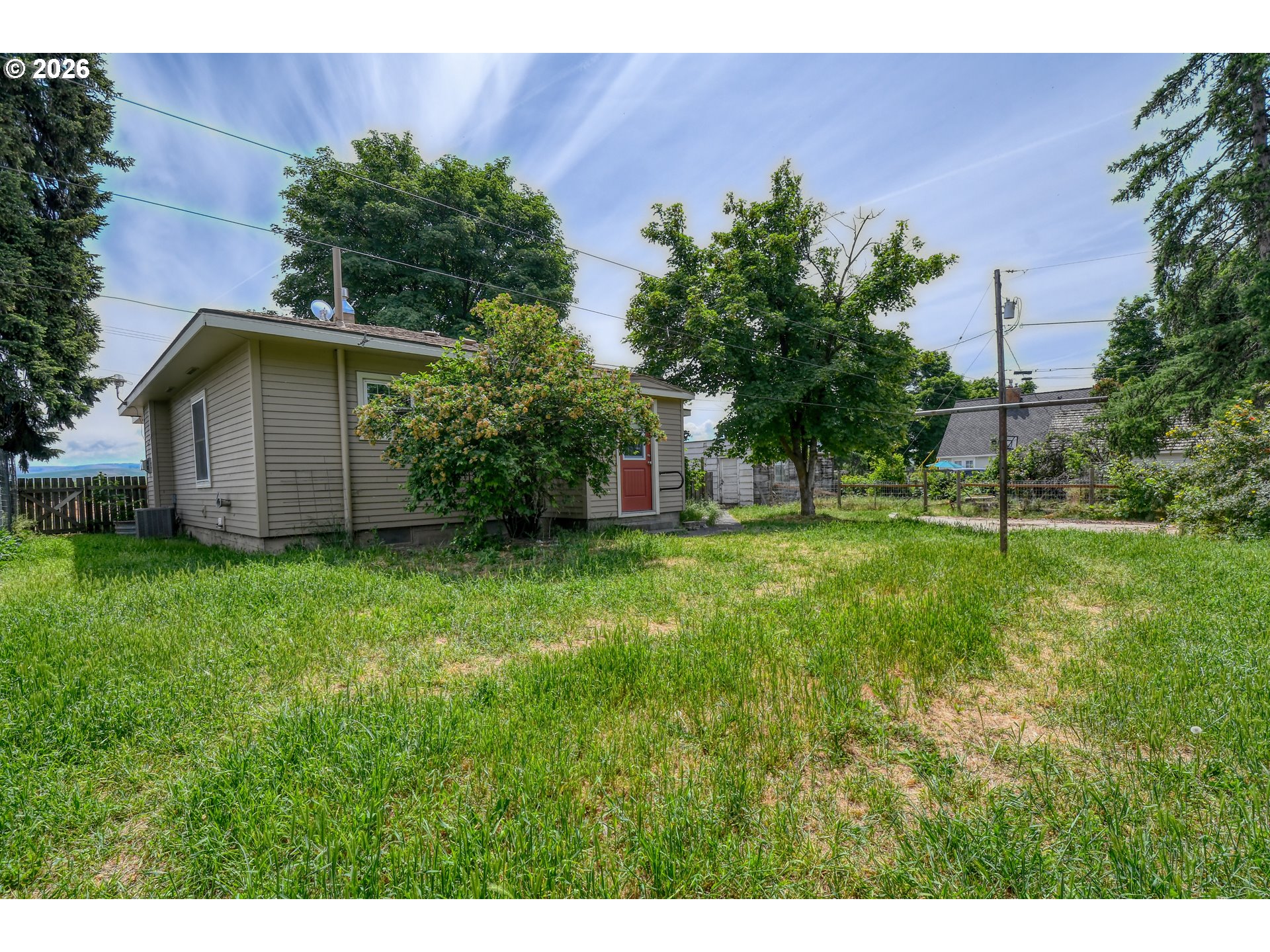 644 6th St Property Photo 37