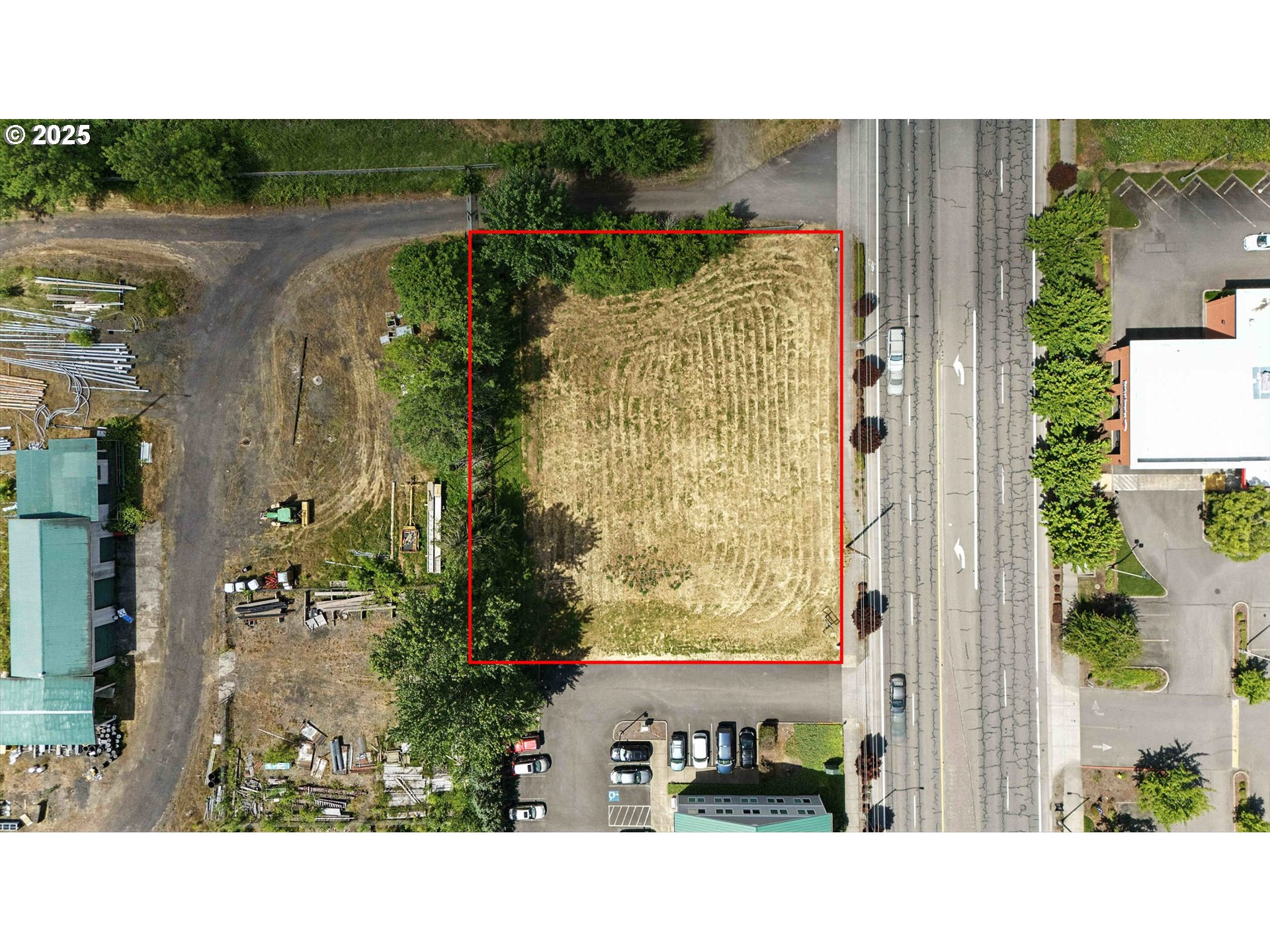 W Main St Property Photo 10