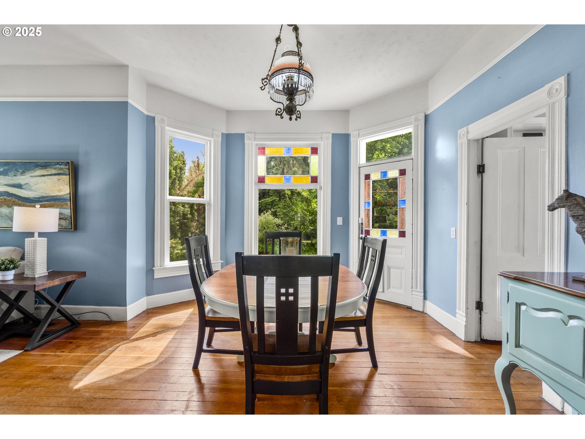 1067 Oak St Property Photo 16