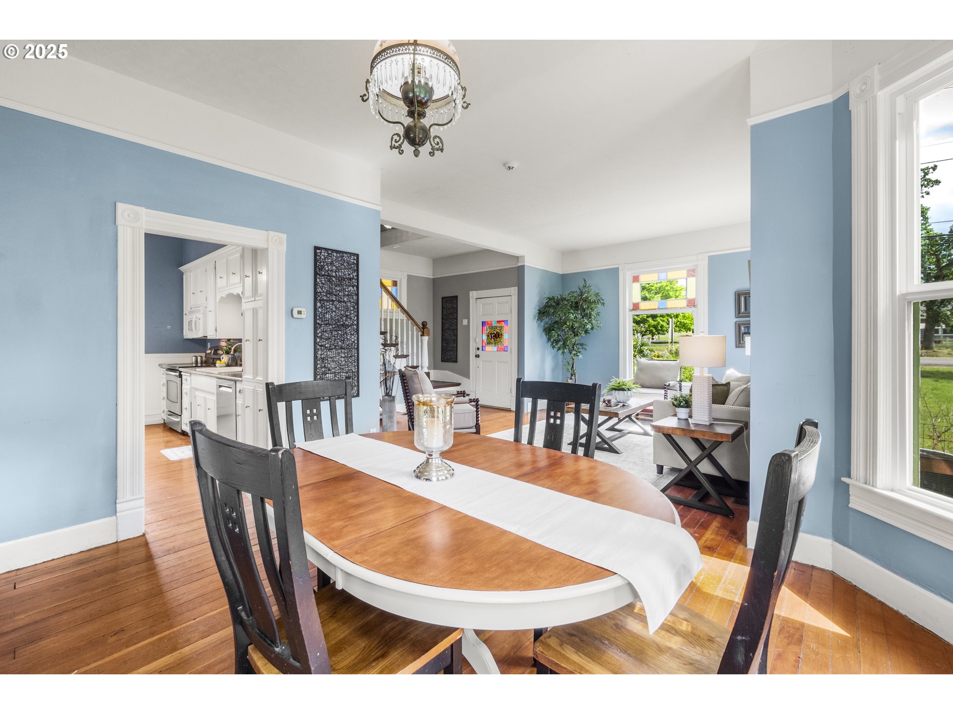 1067 Oak St Property Photo 17