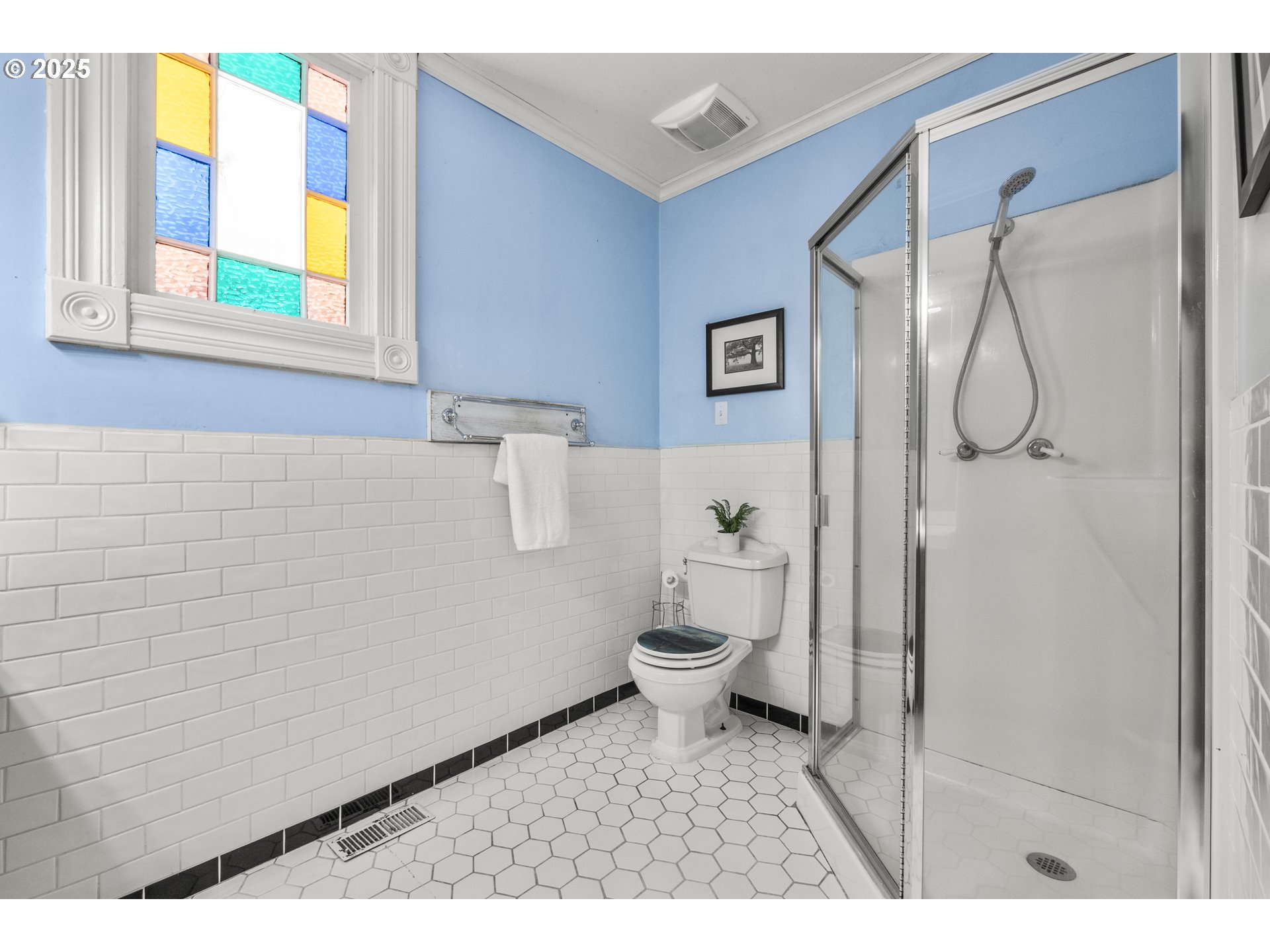 1067 Oak St Property Photo 21