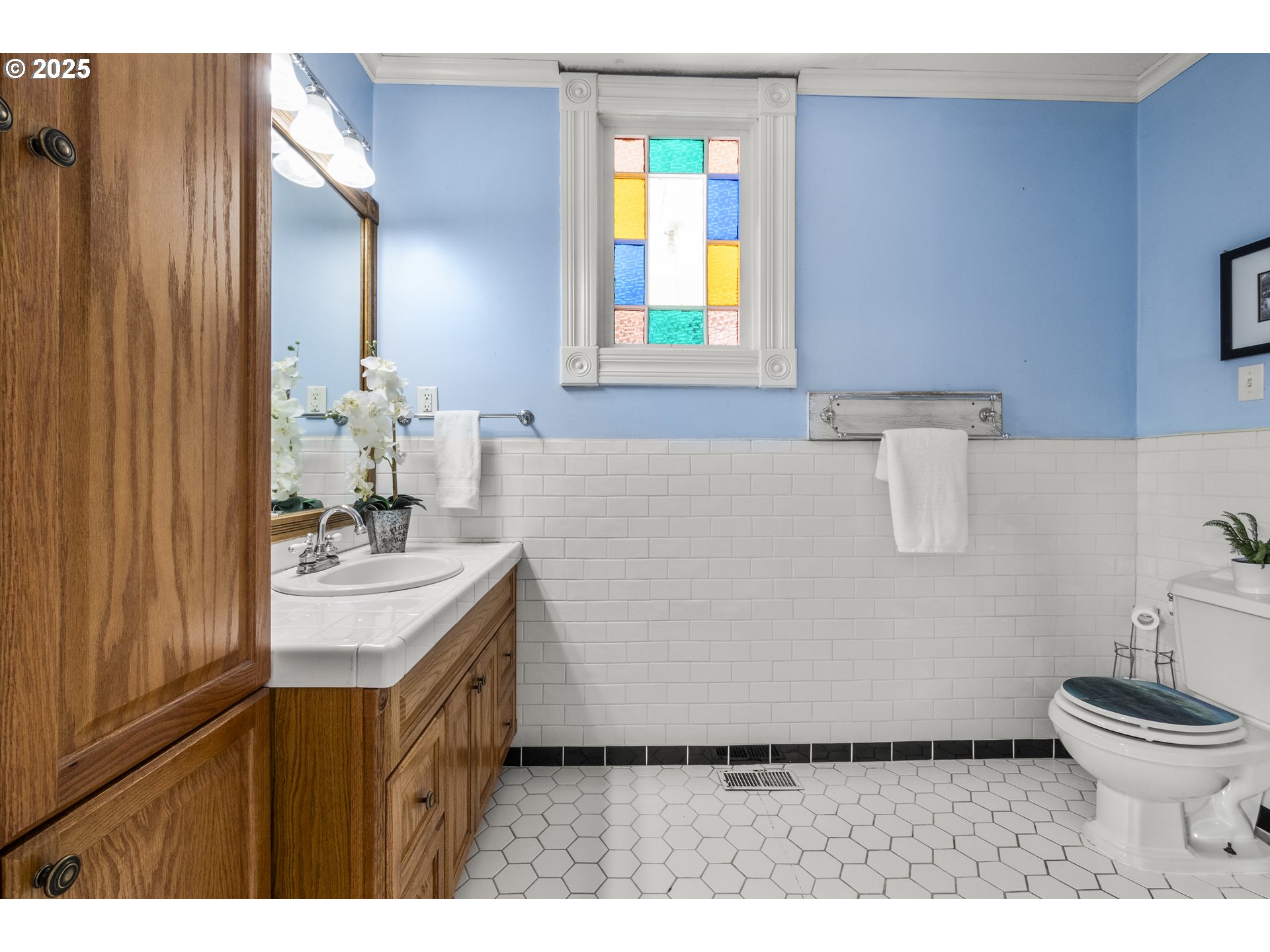 1067 Oak St Property Photo 22