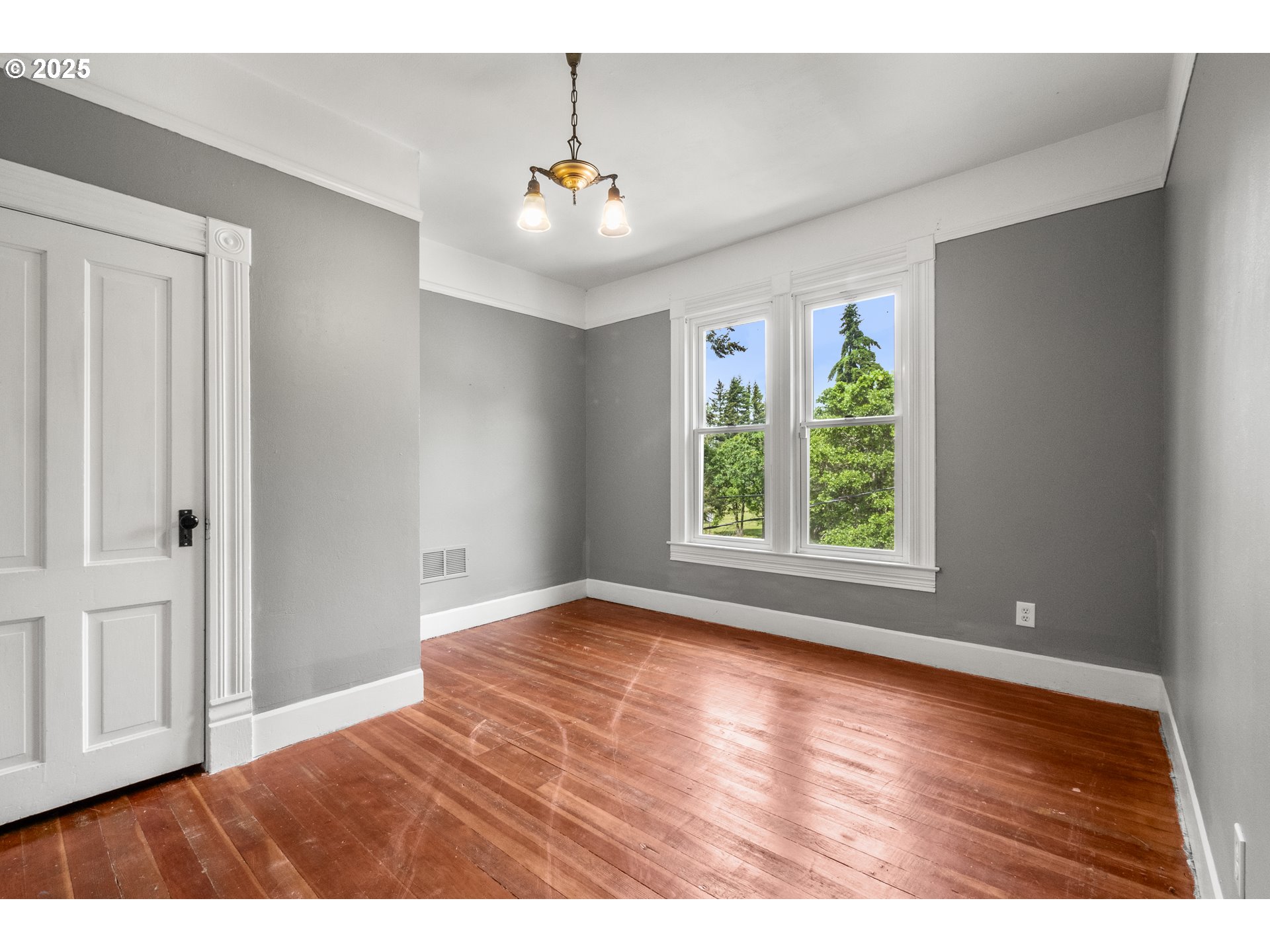 1067 Oak St Property Photo 33