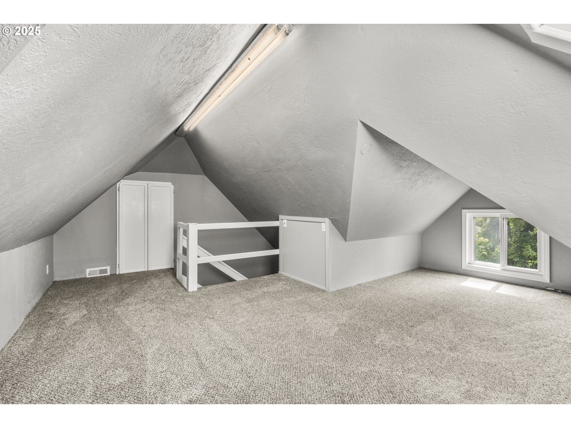 1067 Oak St Property Photo 34