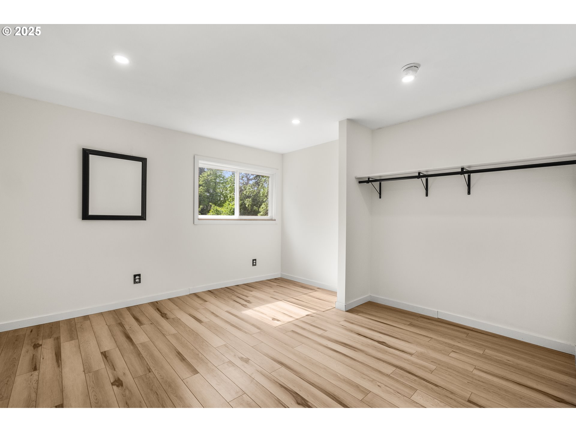 1067 Oak St Property Photo 45