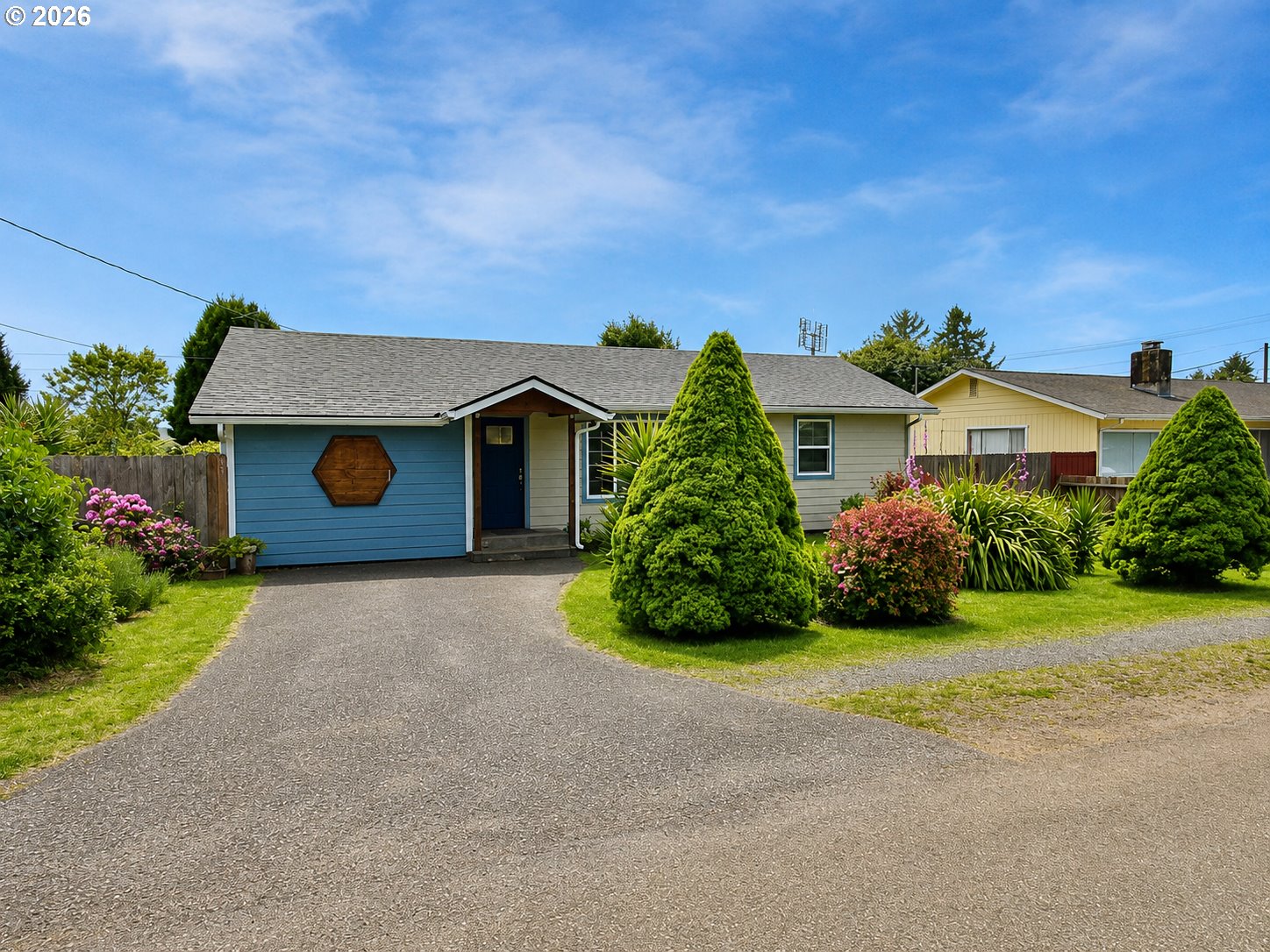 321 Maple St Property Photo 4