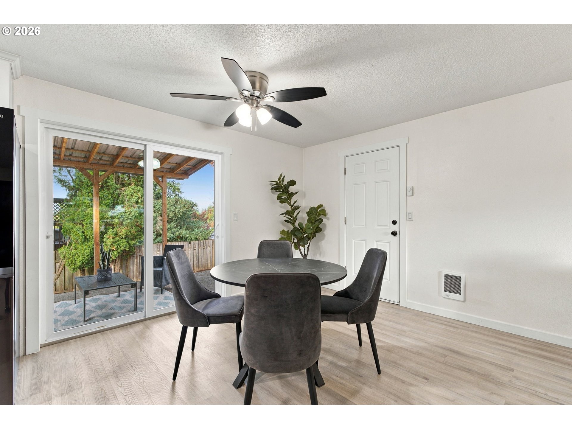 18475 Meinig Ave Property Photo 10