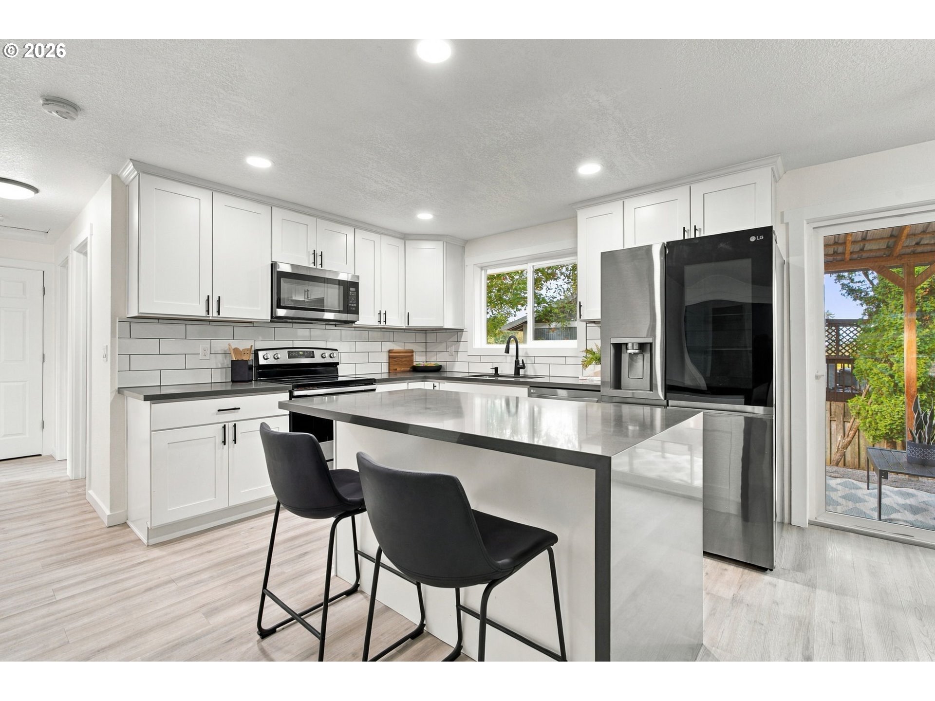 18475 Meinig Ave Property Photo 12