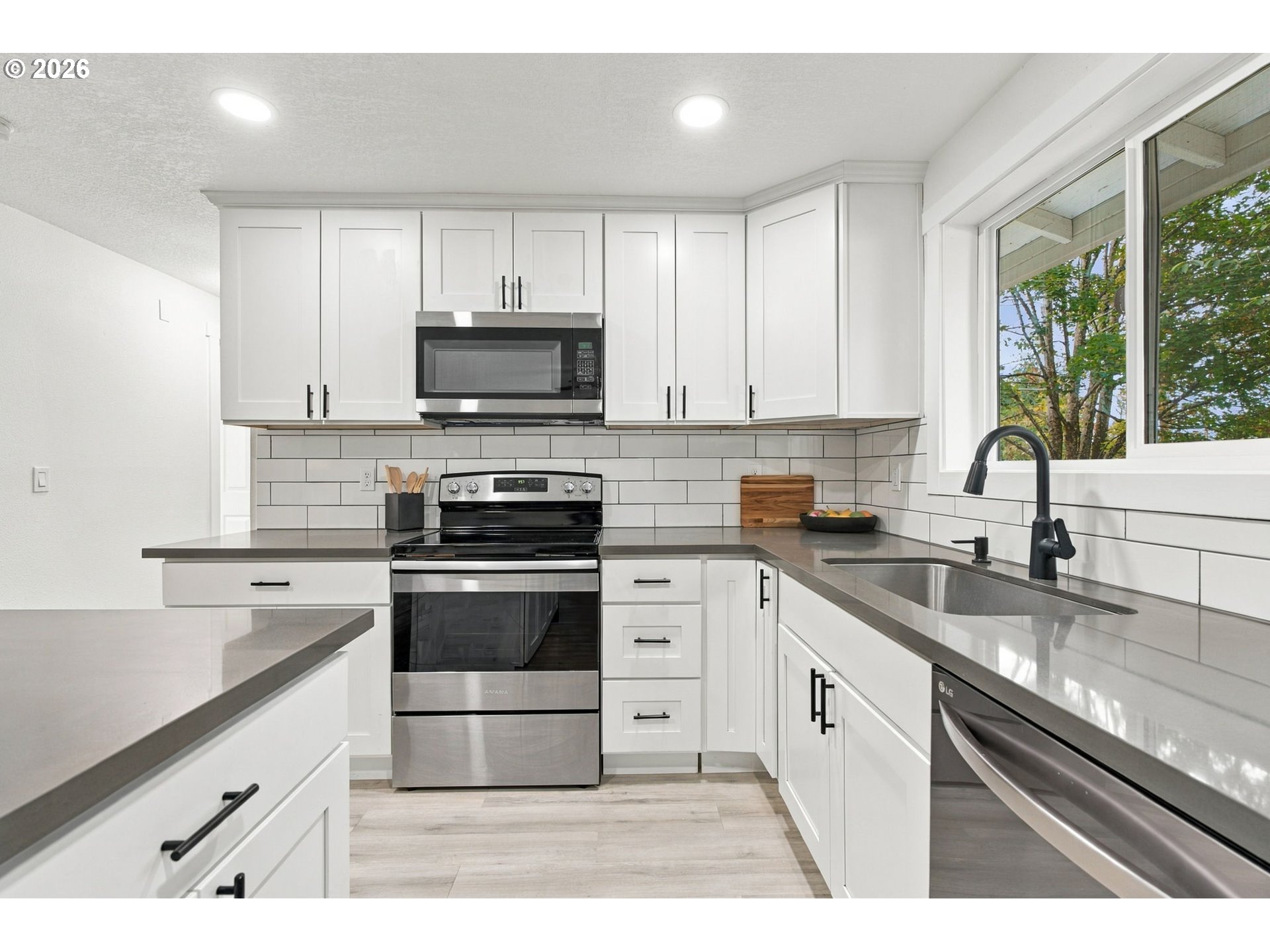 18475 Meinig Ave Property Photo 13