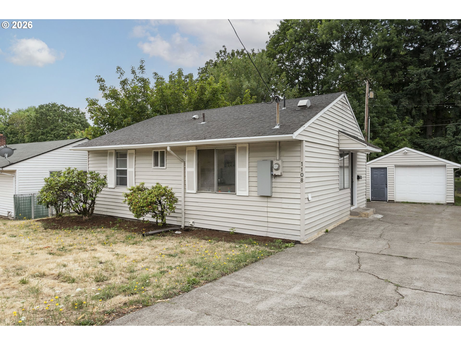 1108 Grand Blvd Property Photo 1