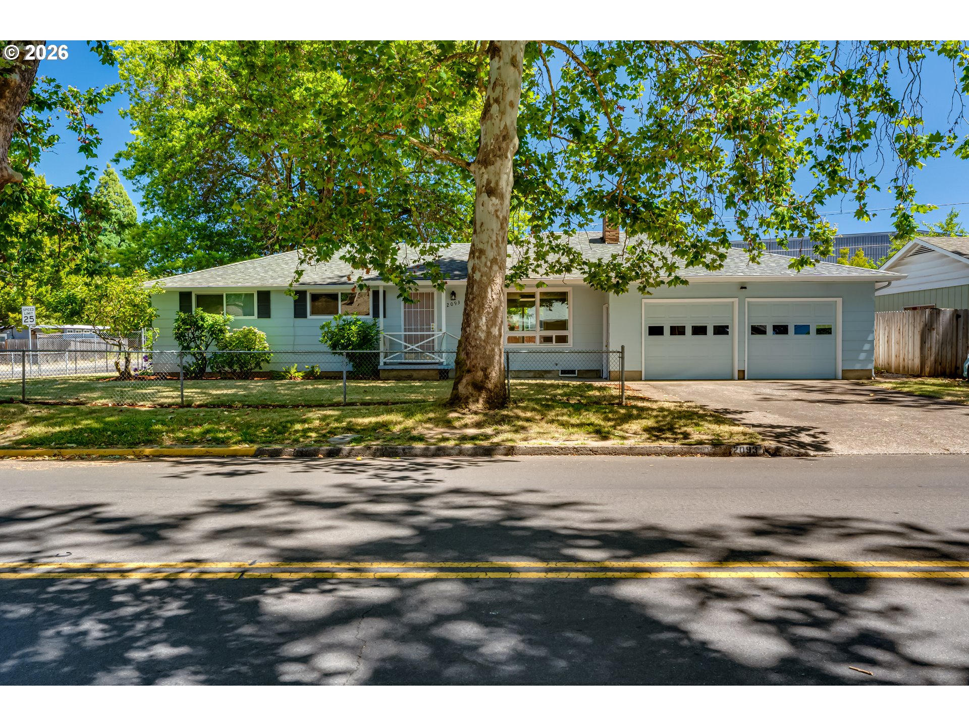 2093 Grove St Property Photo 3