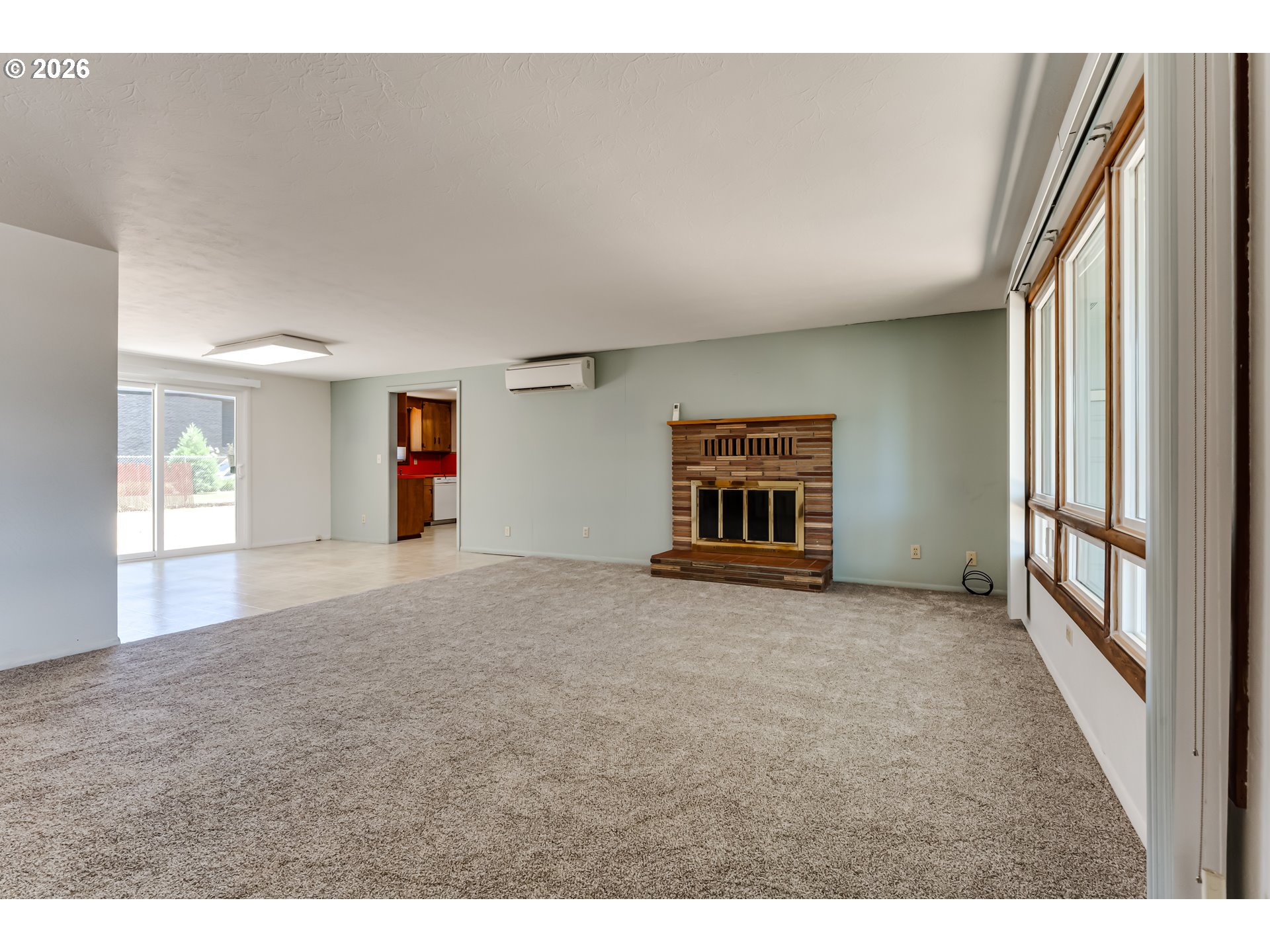 2093 Grove St Property Photo 5