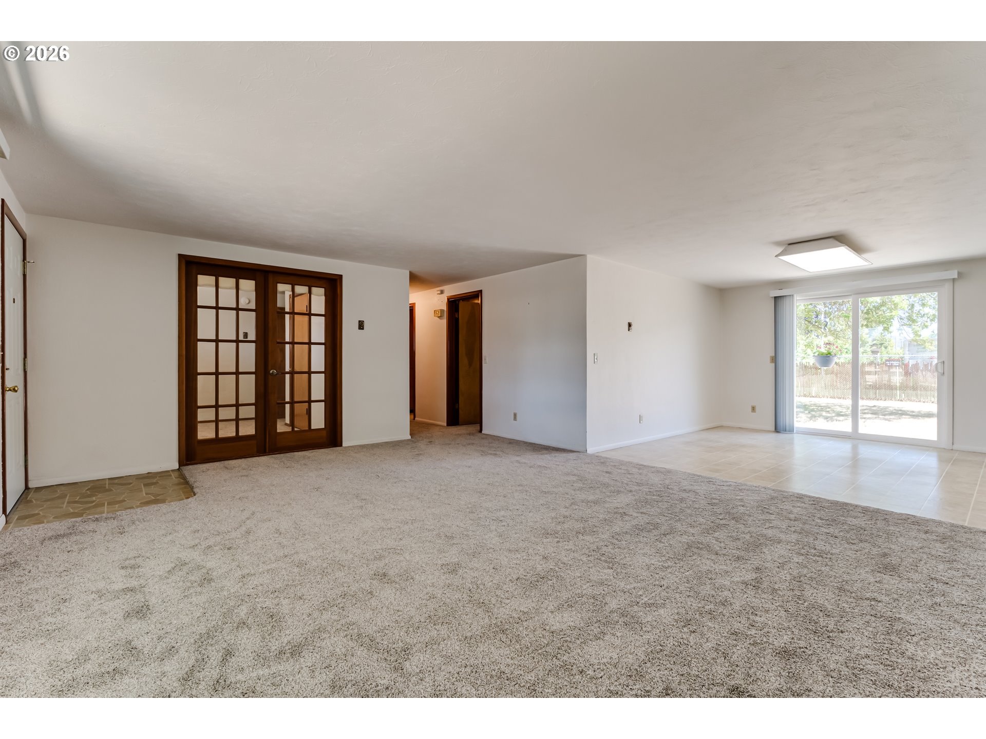 2093 Grove St Property Photo 6