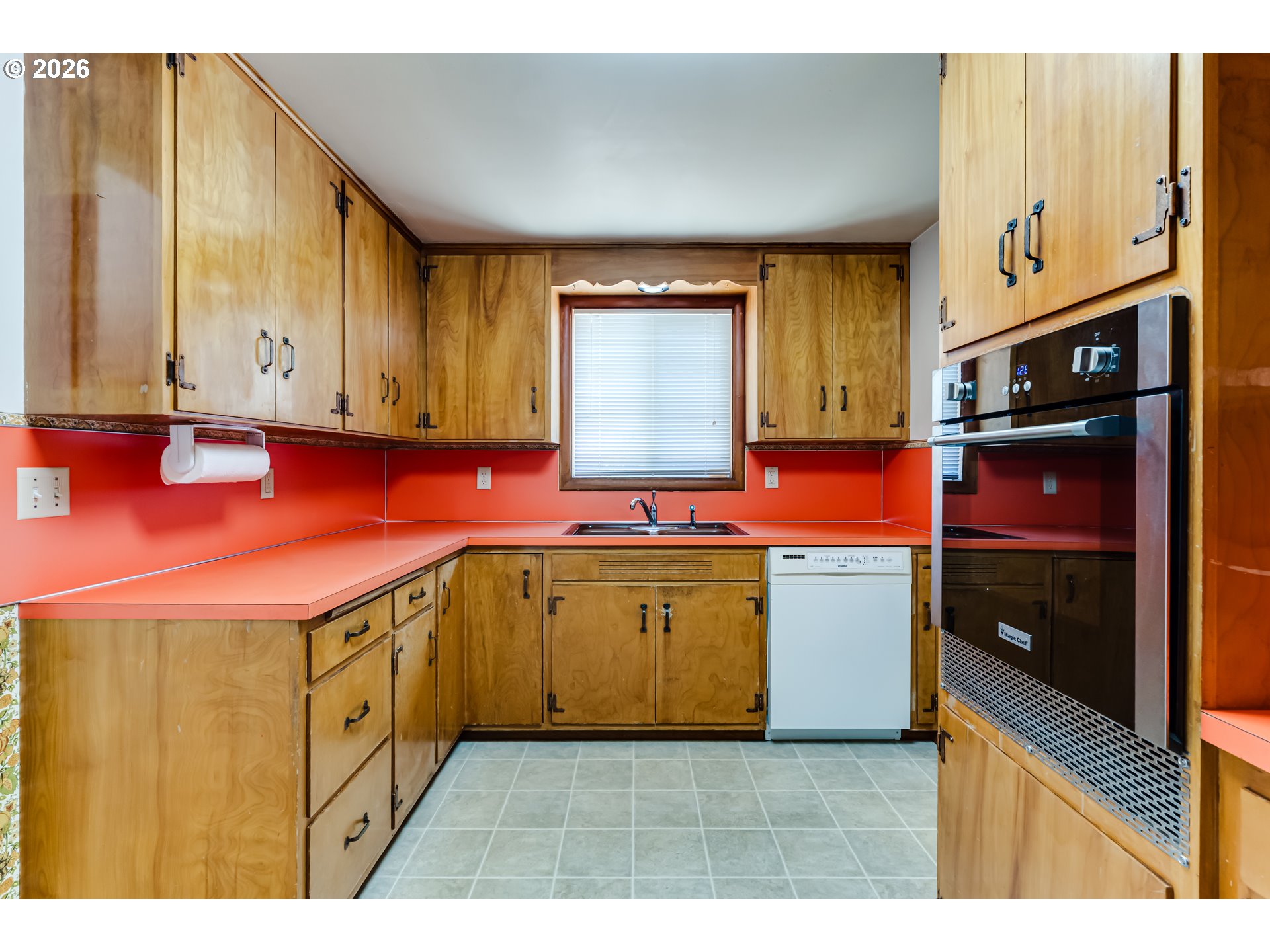 2093 Grove St Property Photo 12