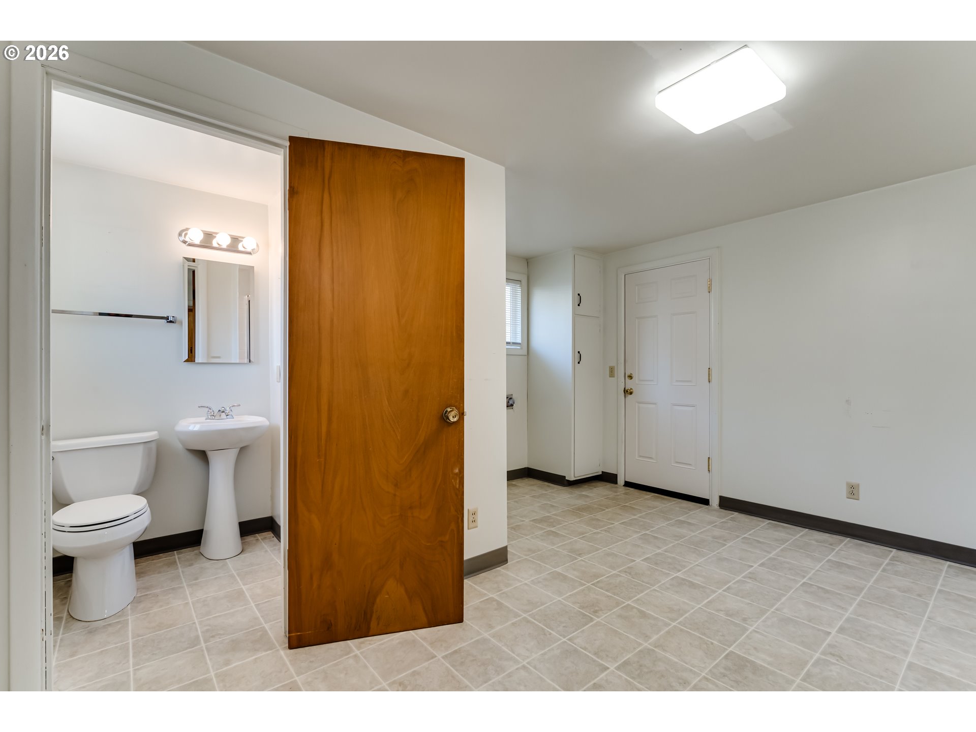2093 Grove St Property Photo 15