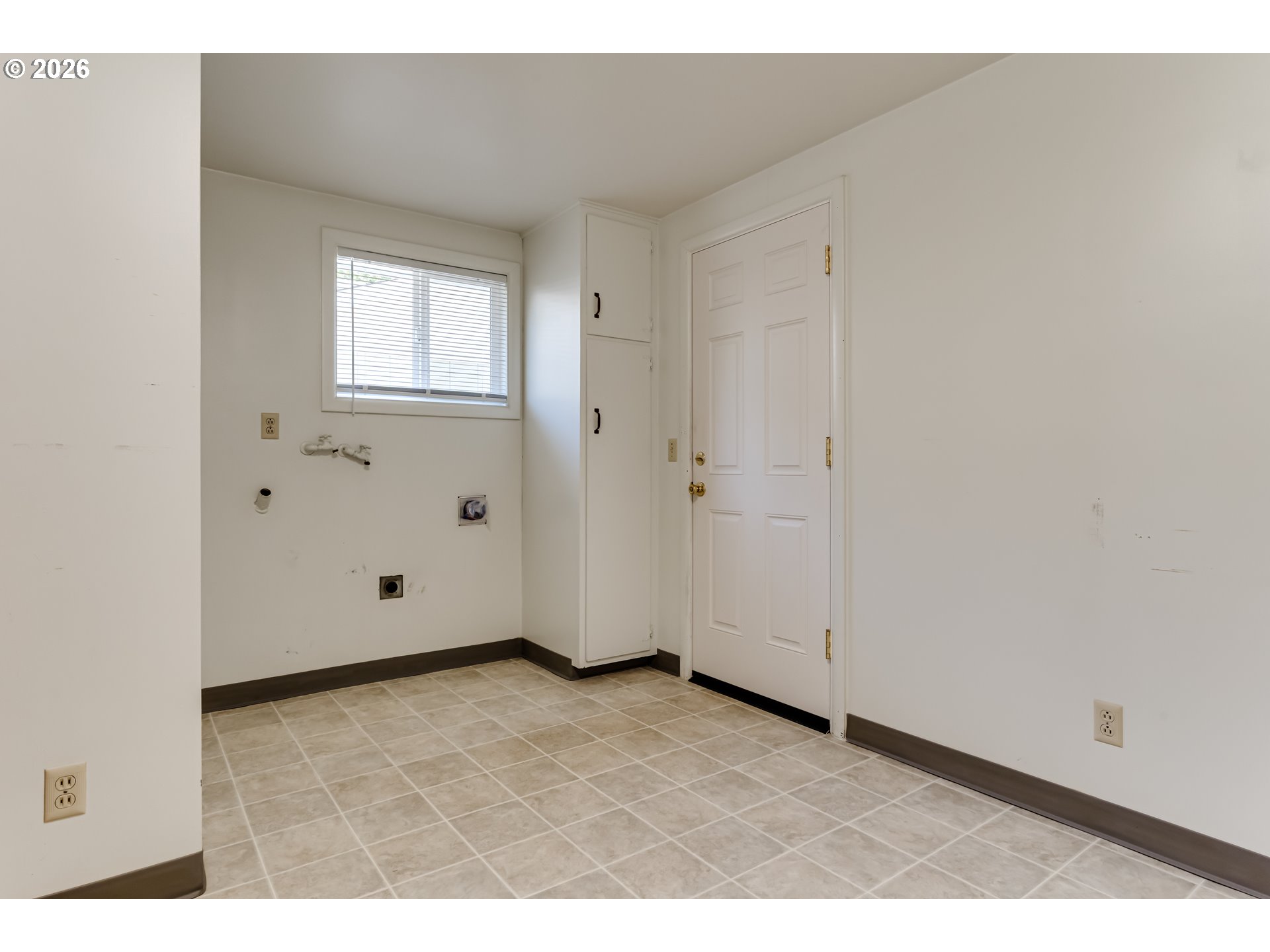 2093 Grove St Property Photo 18
