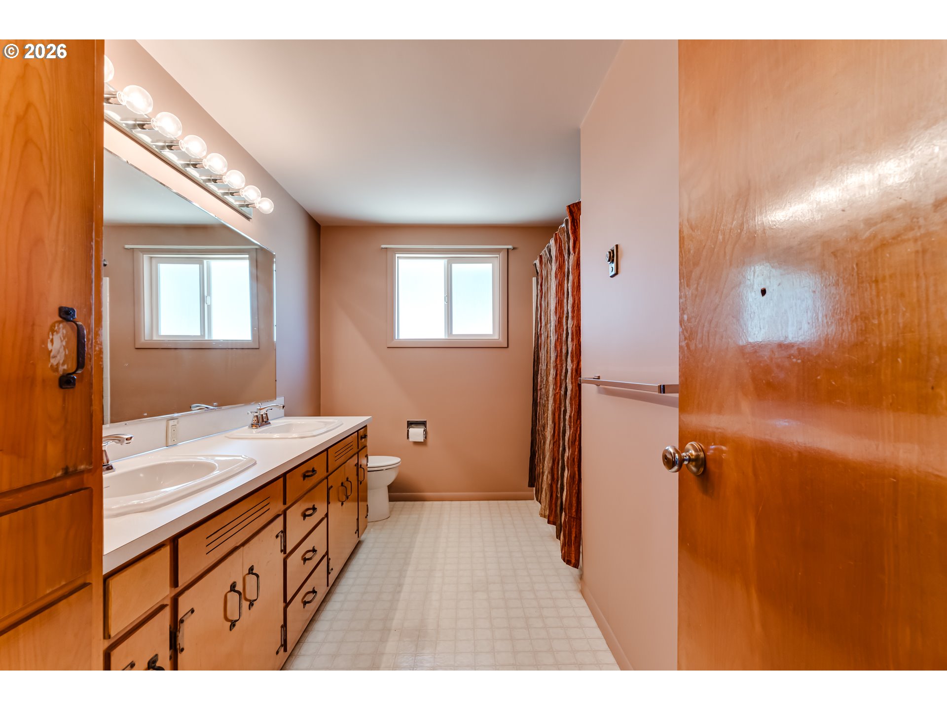 2093 Grove St Property Photo 26