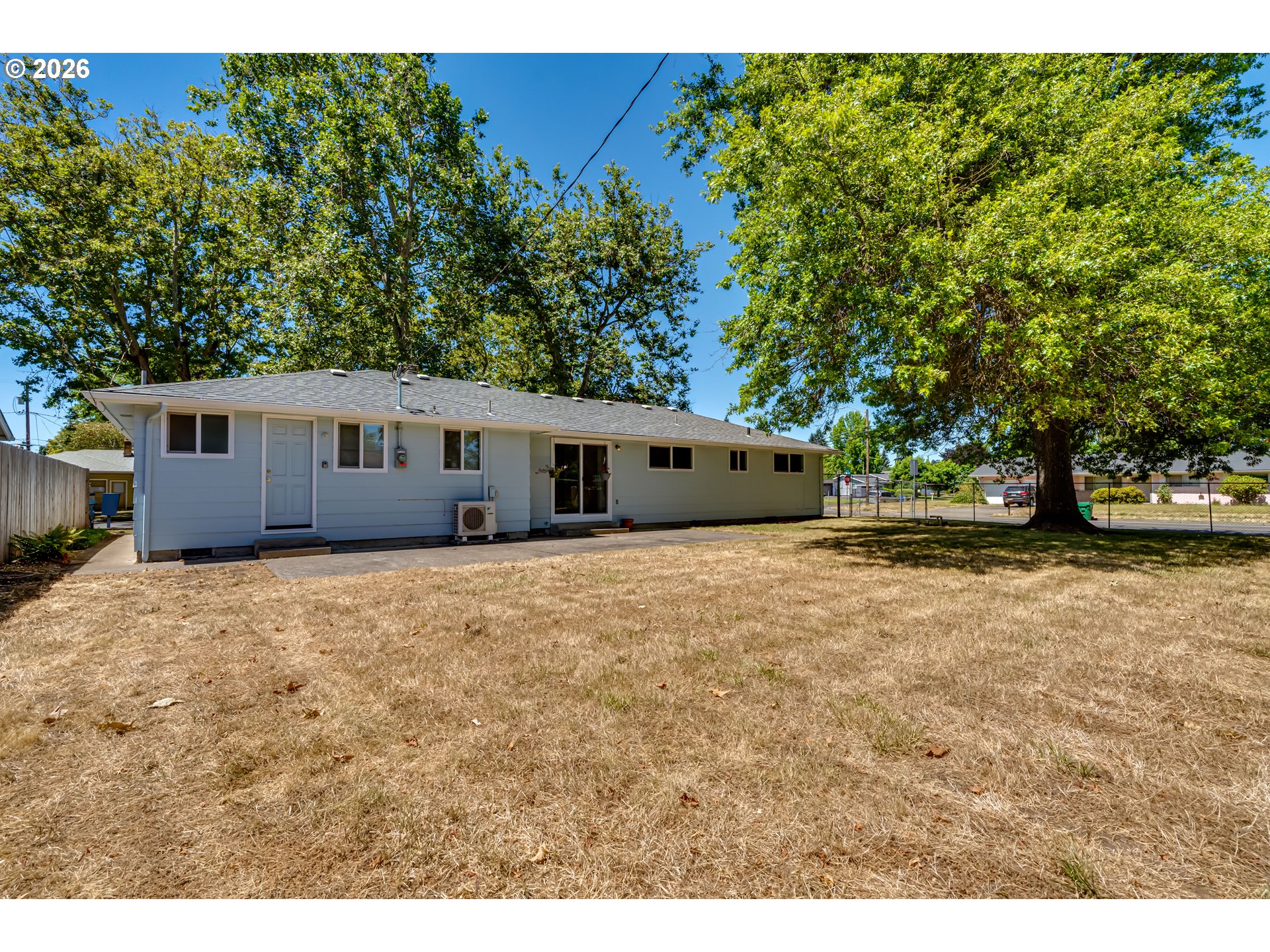 2093 Grove St Property Photo 34