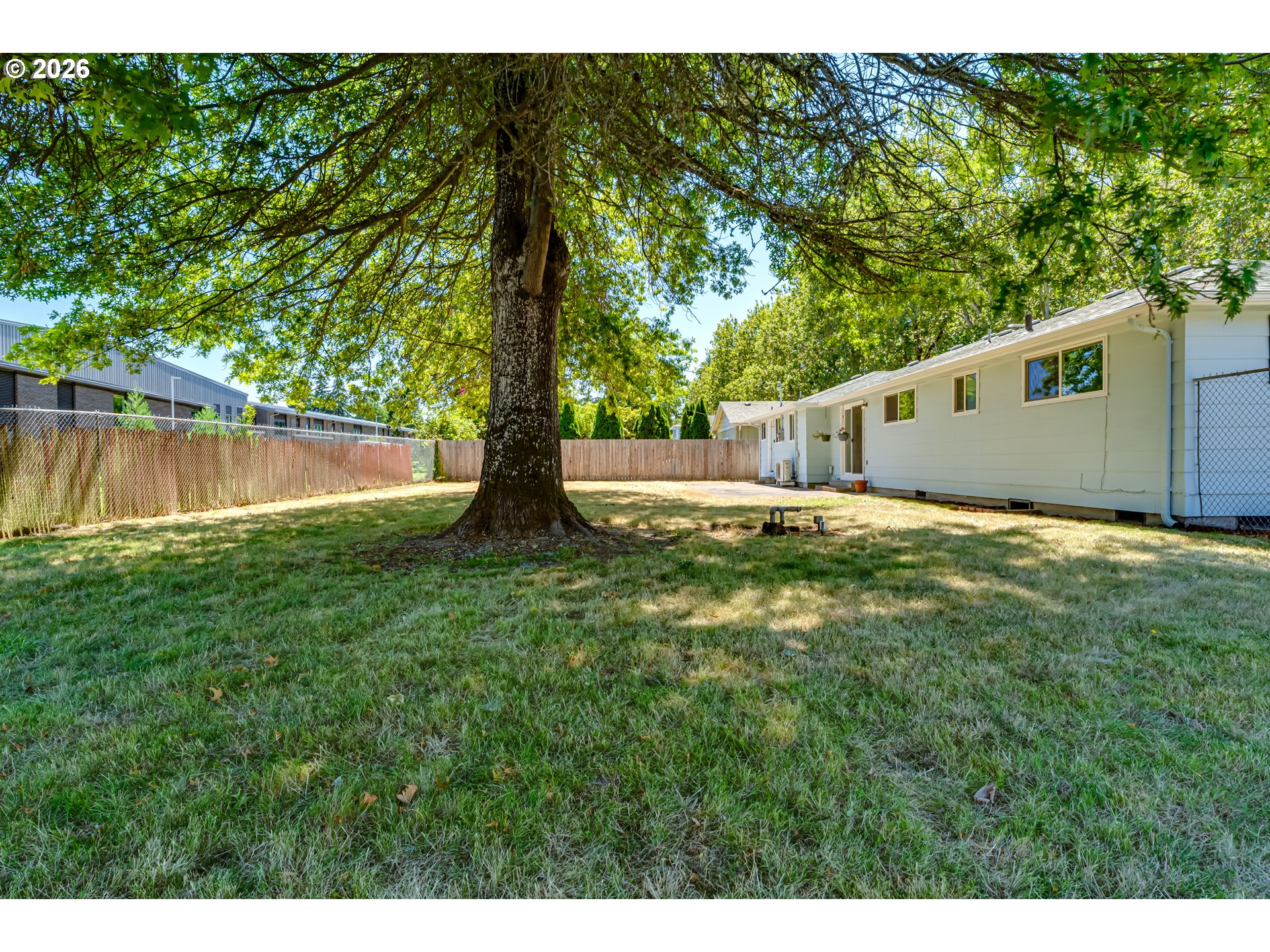 2093 Grove St Property Photo 37