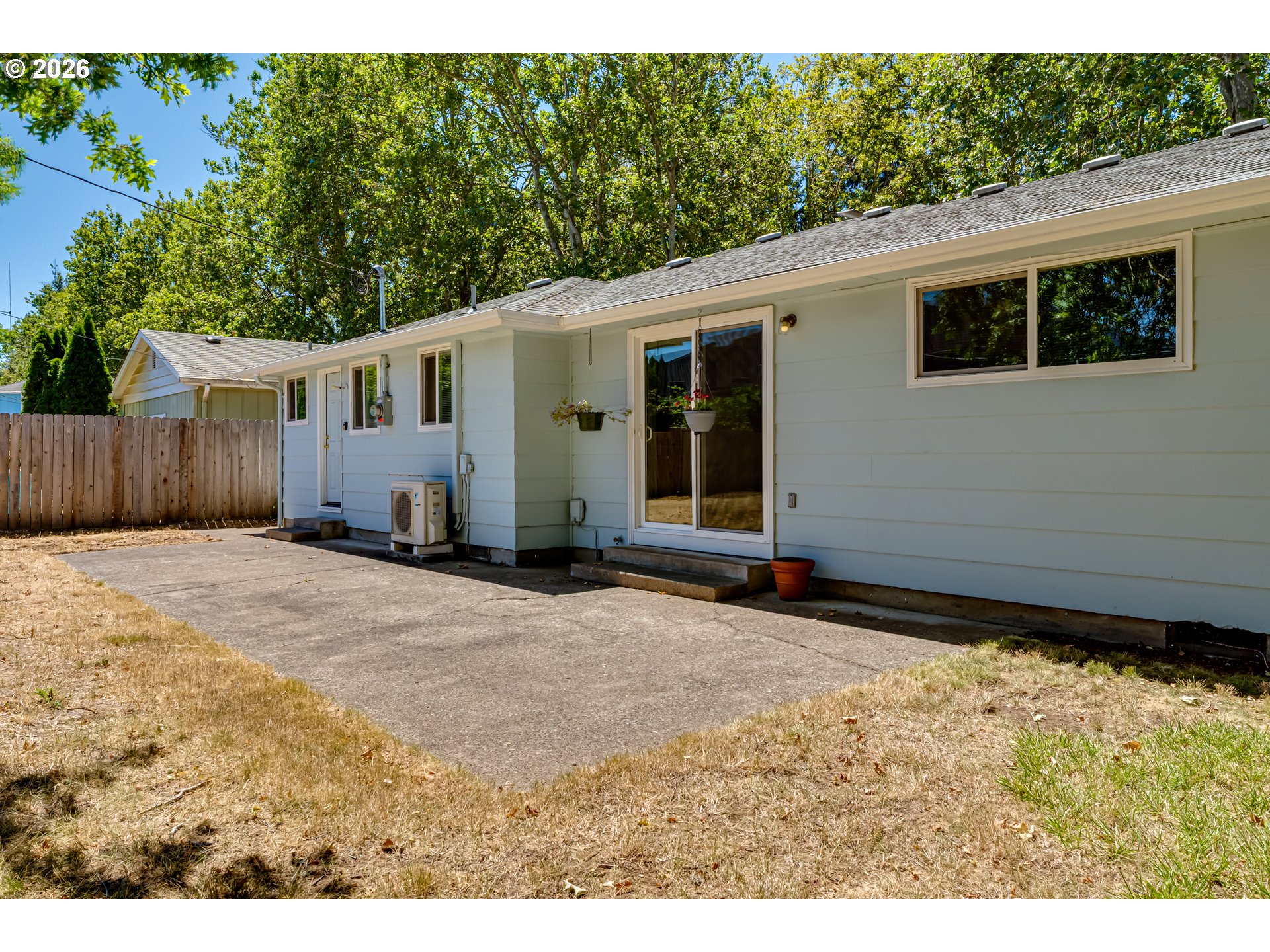 2093 Grove St Property Photo 38