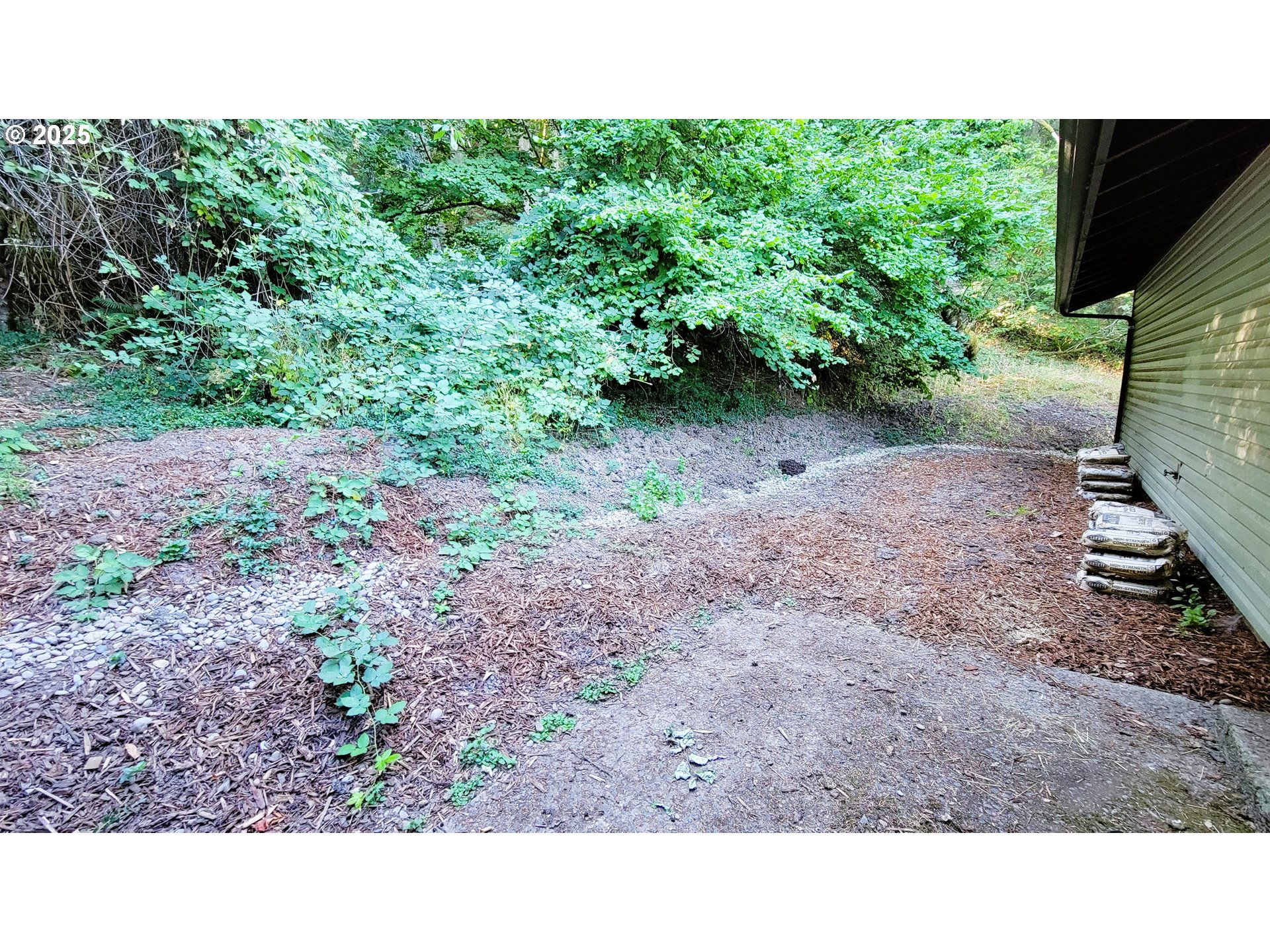 3585 Emerald St Property Photo 16