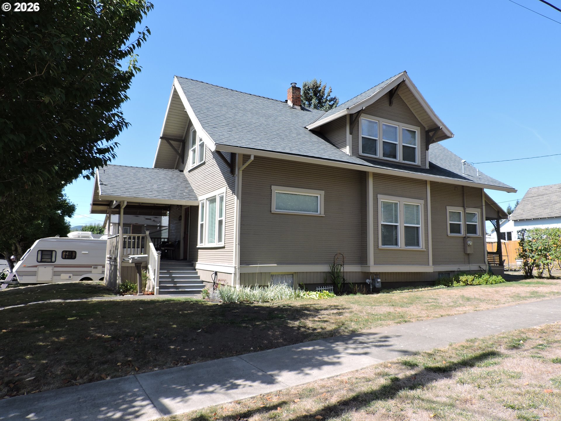 1555 21ST PL Property Photo 1