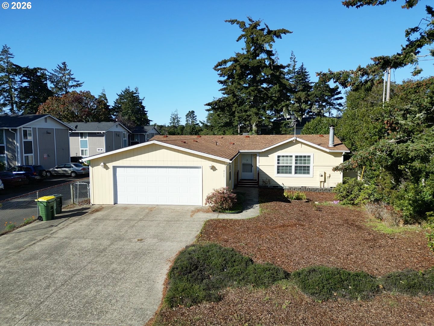 855 Maple St Property Photo 2